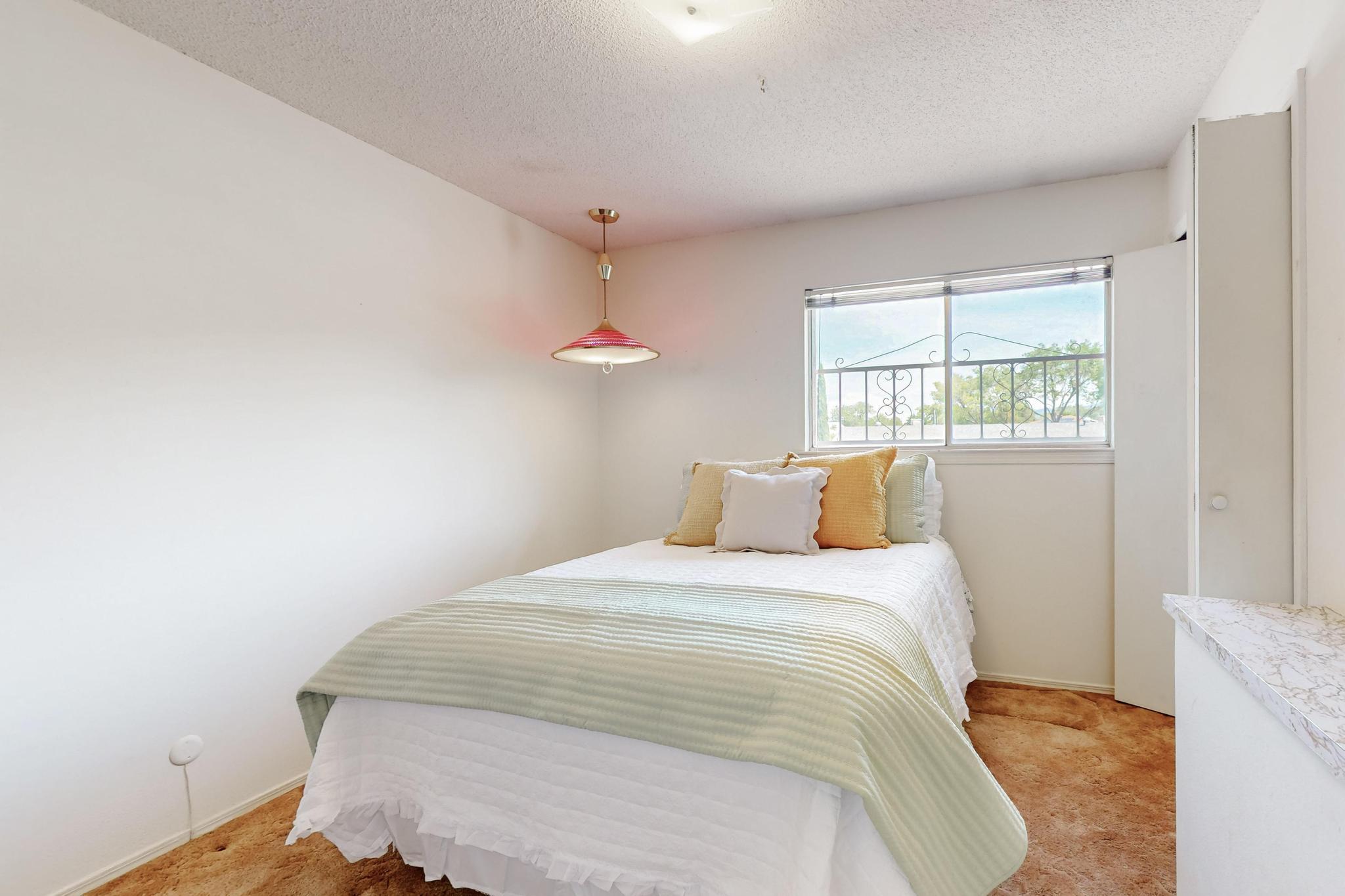11212 NASSAU Drive NE