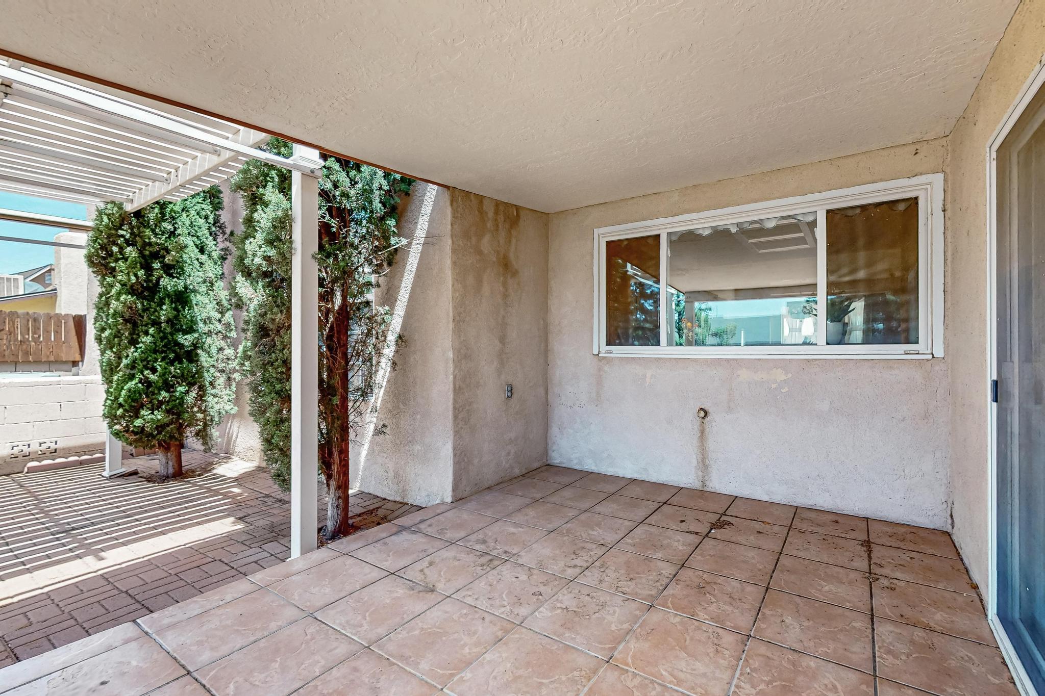 11212 NASSAU Drive NE