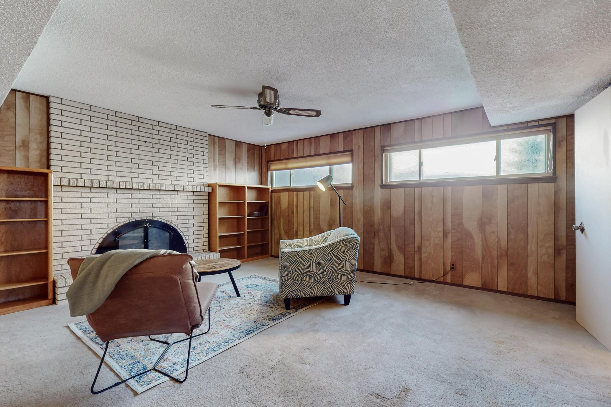11212 NASSAU Drive NE