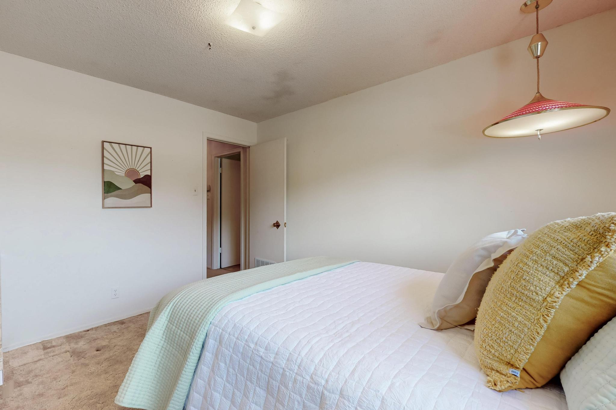 11212 NASSAU Drive NE