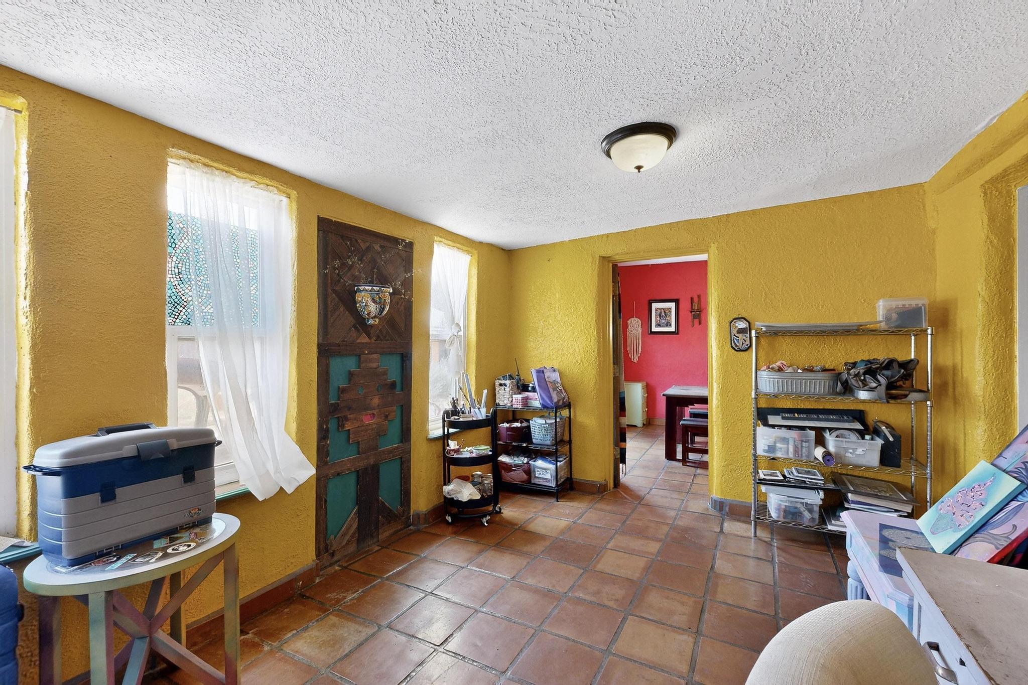 1116 EDITH Boulevard NE