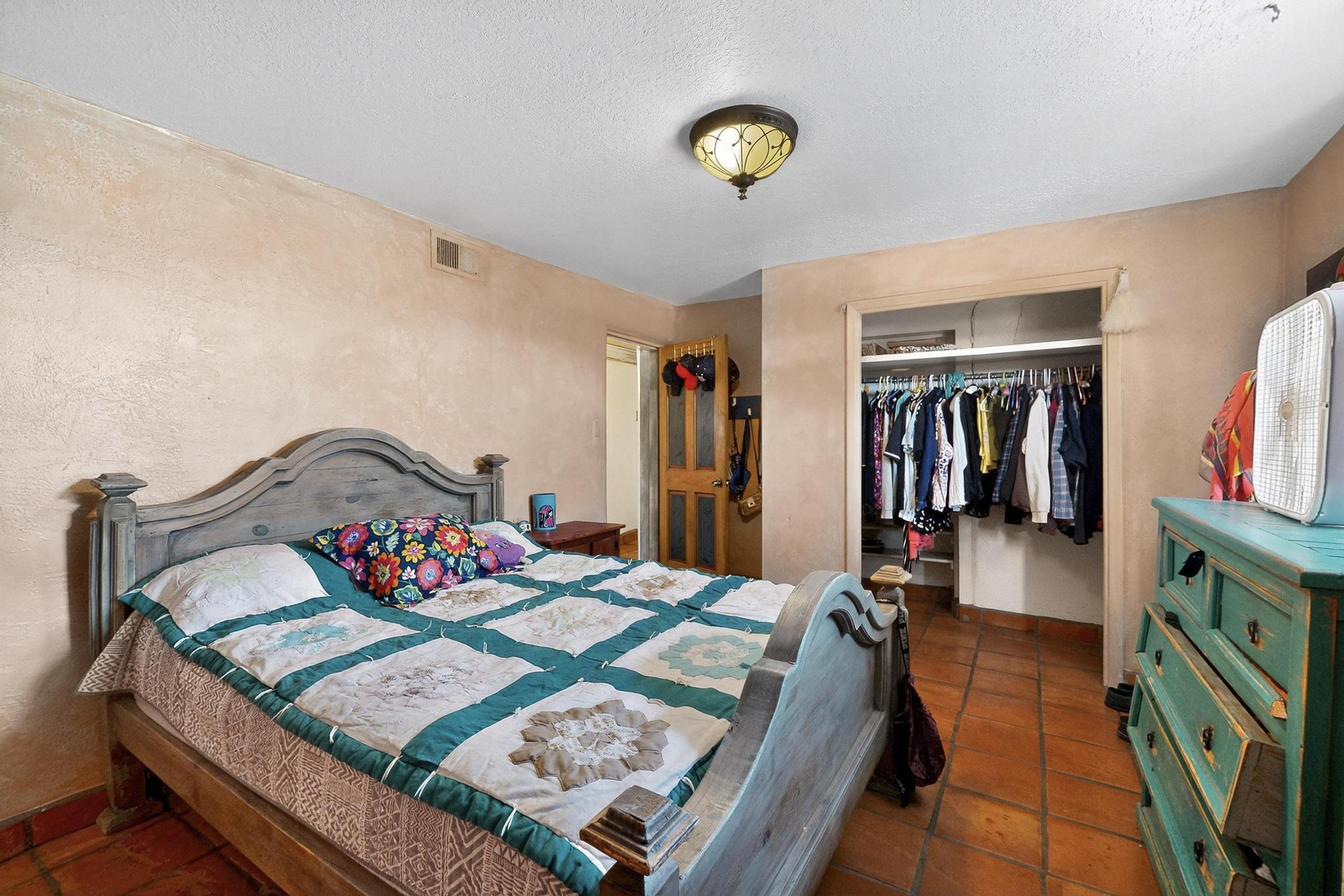 1116 EDITH Boulevard NE