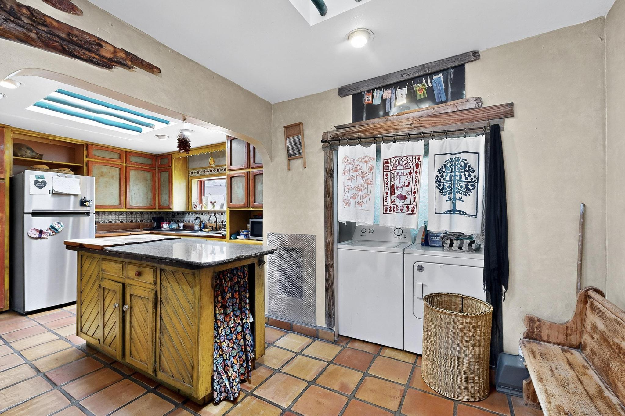 1116 EDITH Boulevard NE