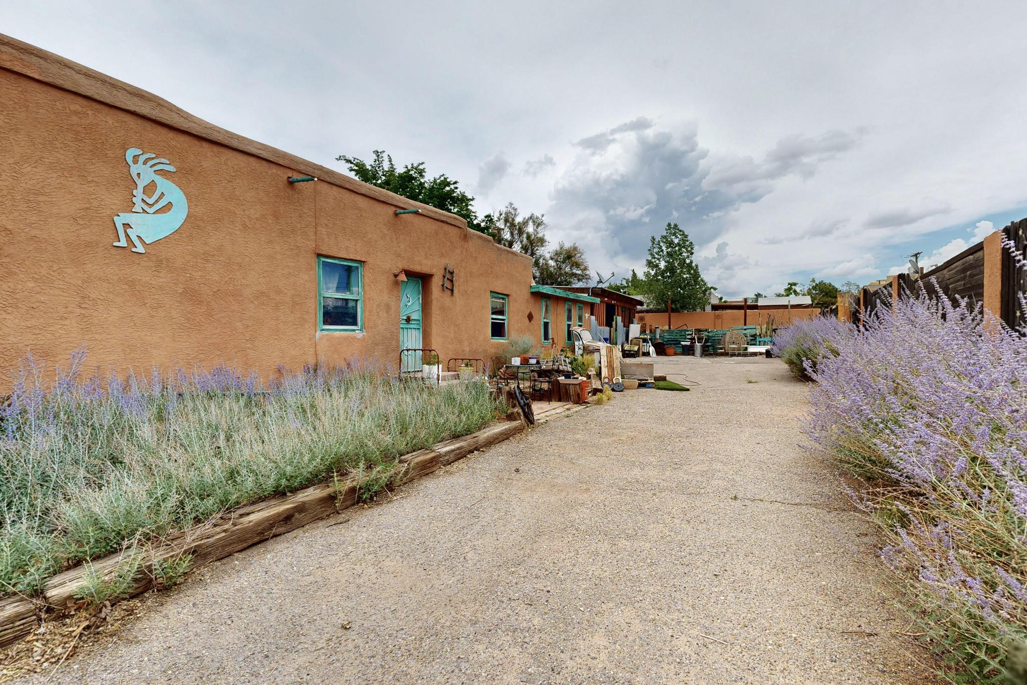 1116 EDITH Boulevard NE