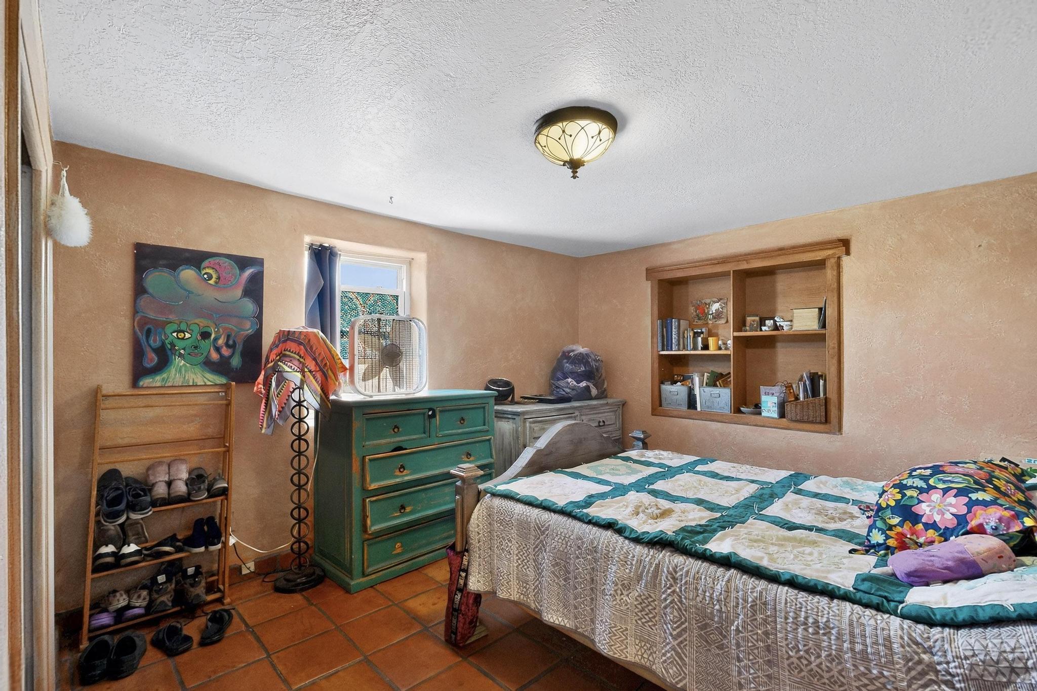 1116 EDITH Boulevard NE