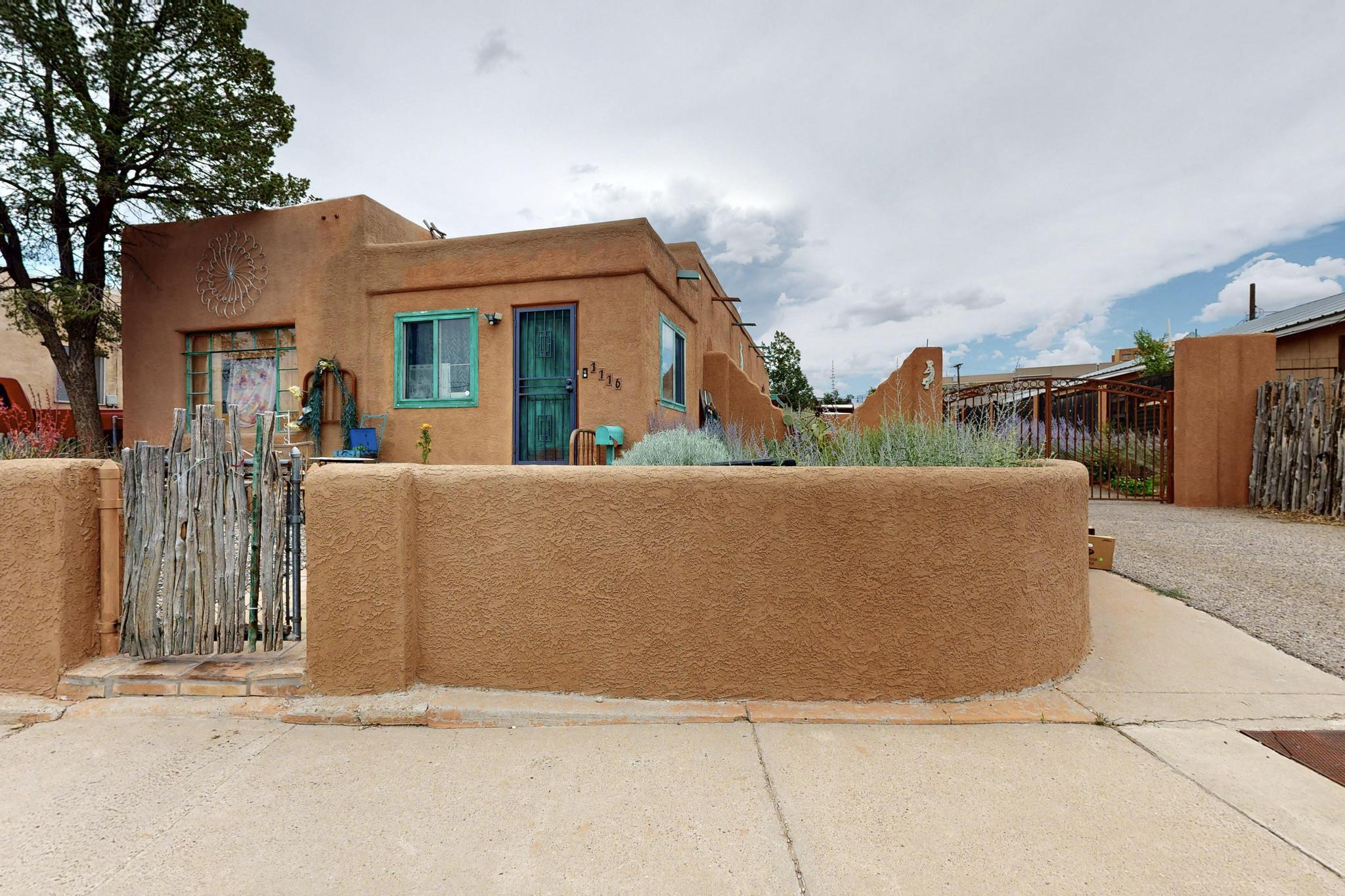 1116 EDITH Boulevard NE