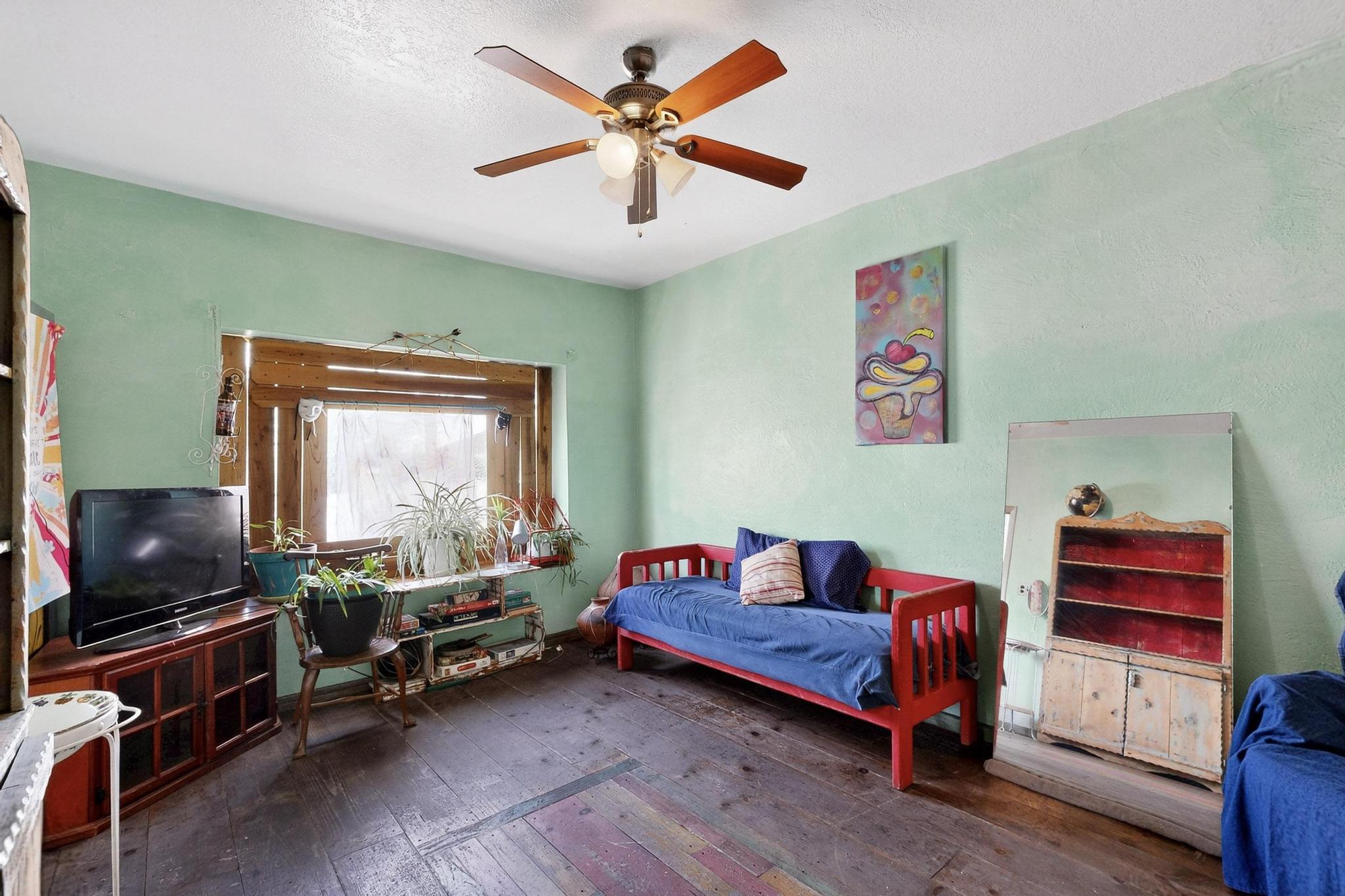 1116 EDITH Boulevard NE