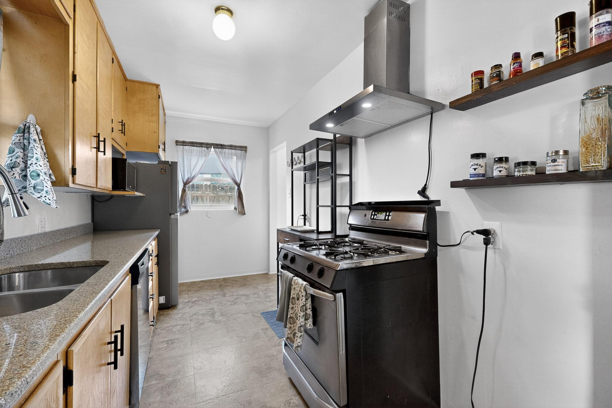 326 WASHINGTON Street NE