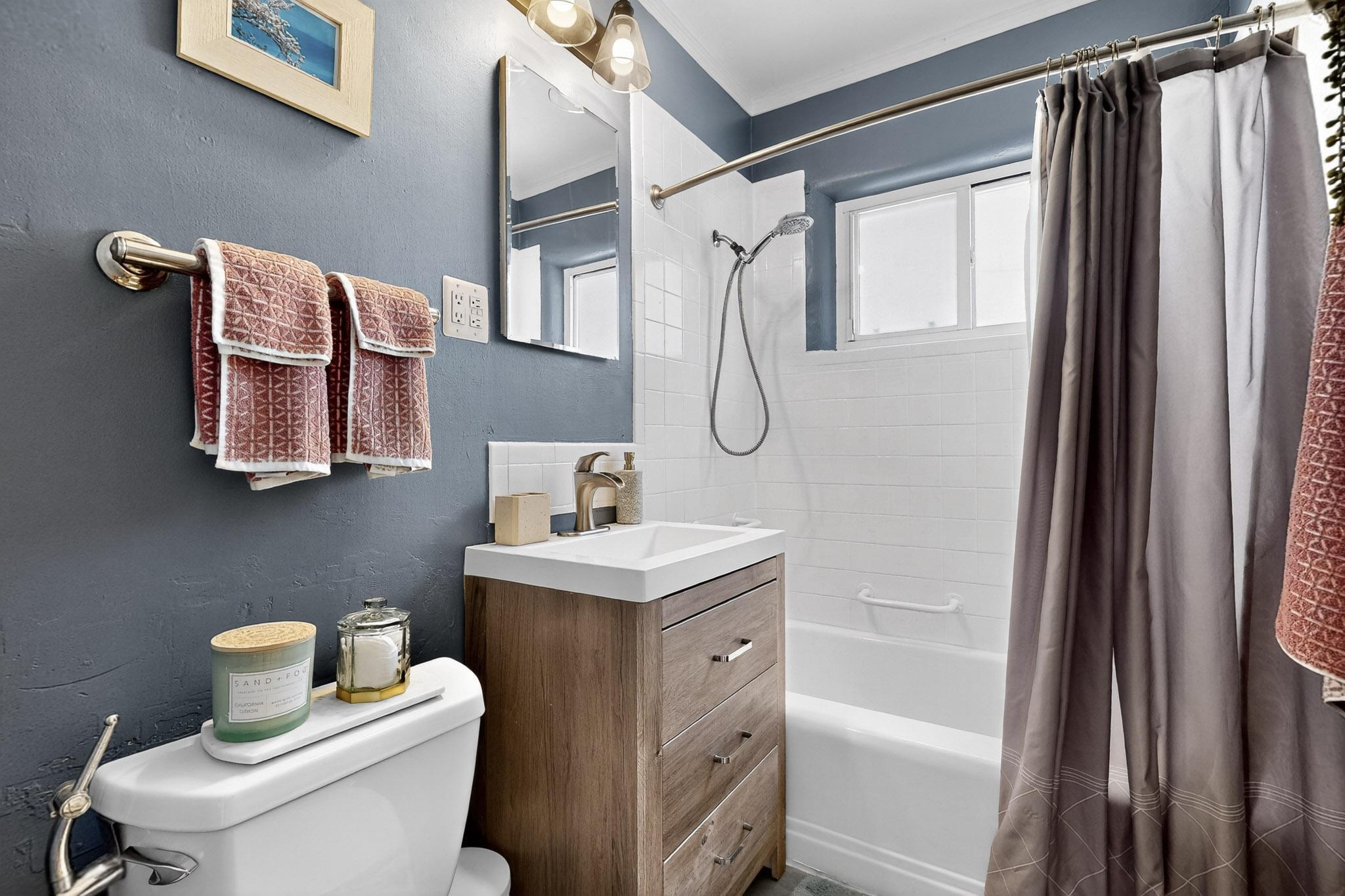 326 WASHINGTON Street NE