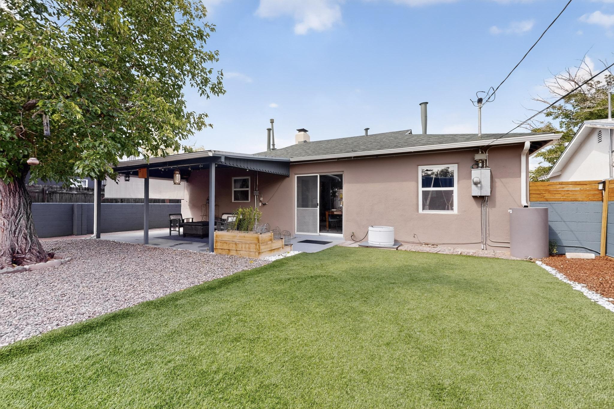 326 WASHINGTON Street NE