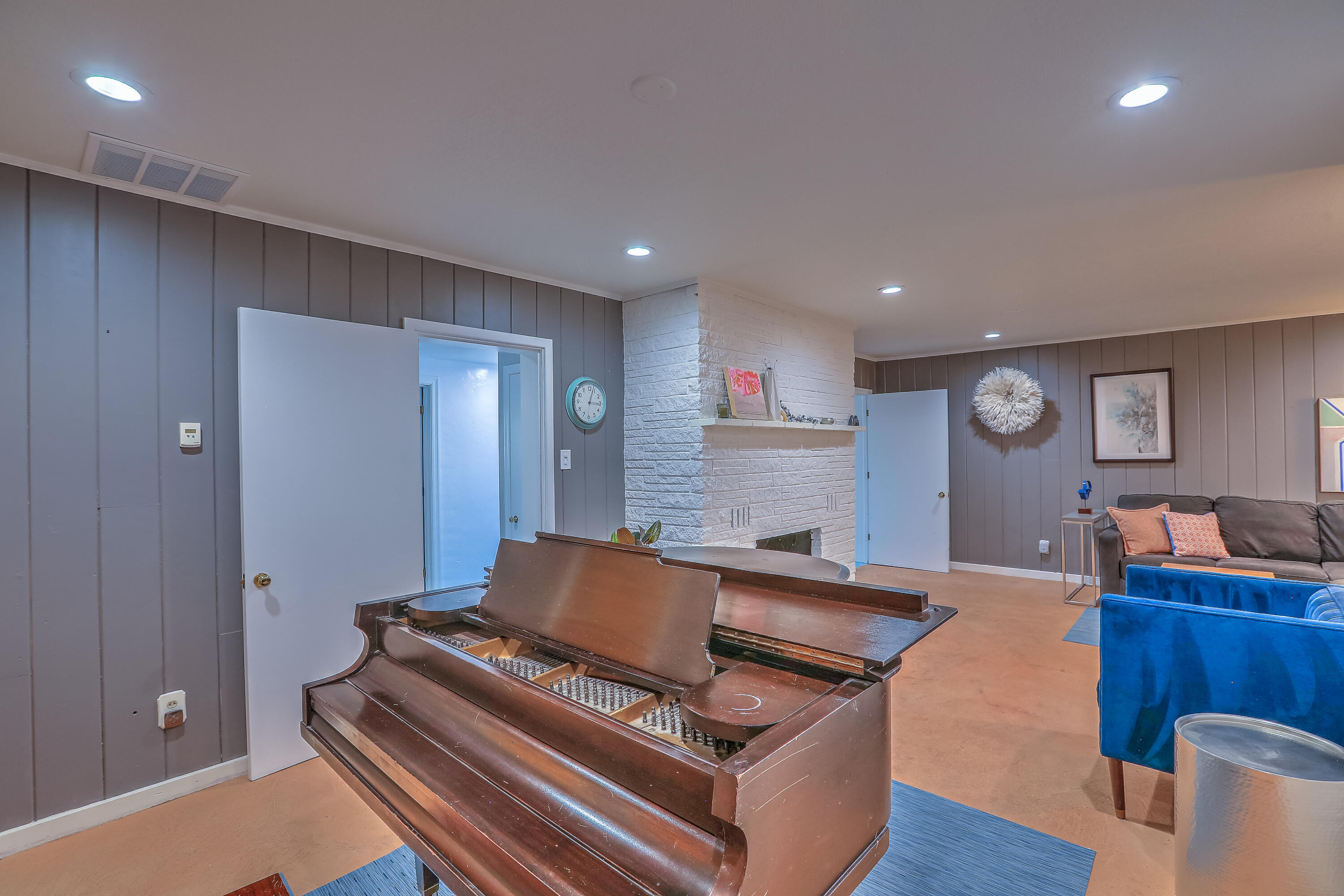 707 RICHMOND Drive SE