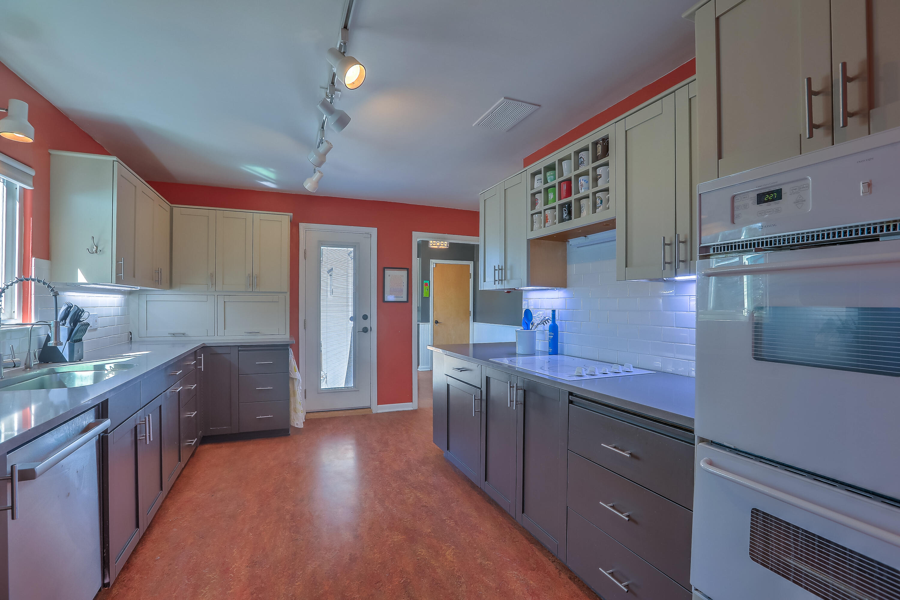 707 RICHMOND Drive SE