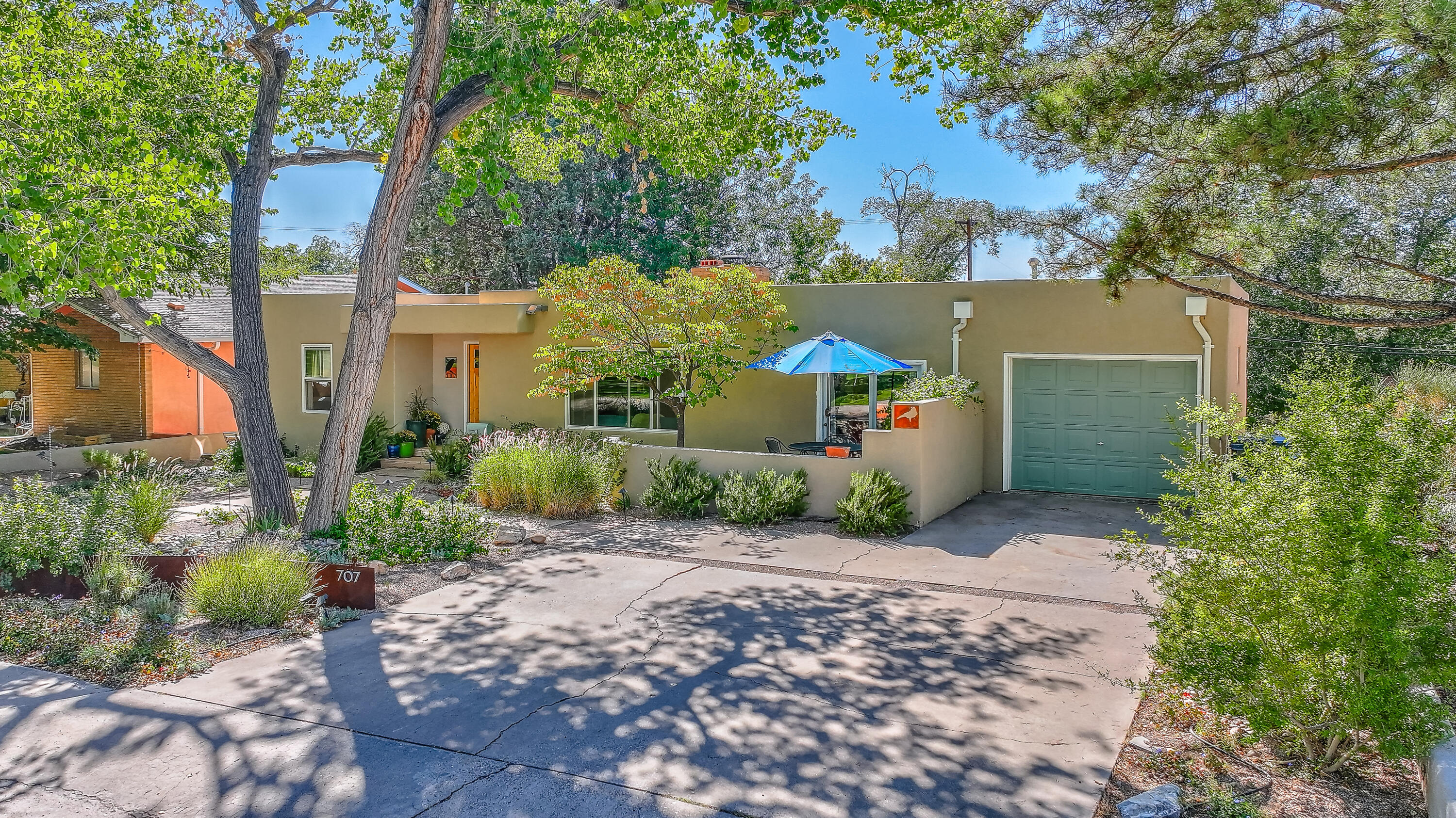 707 RICHMOND Drive SE