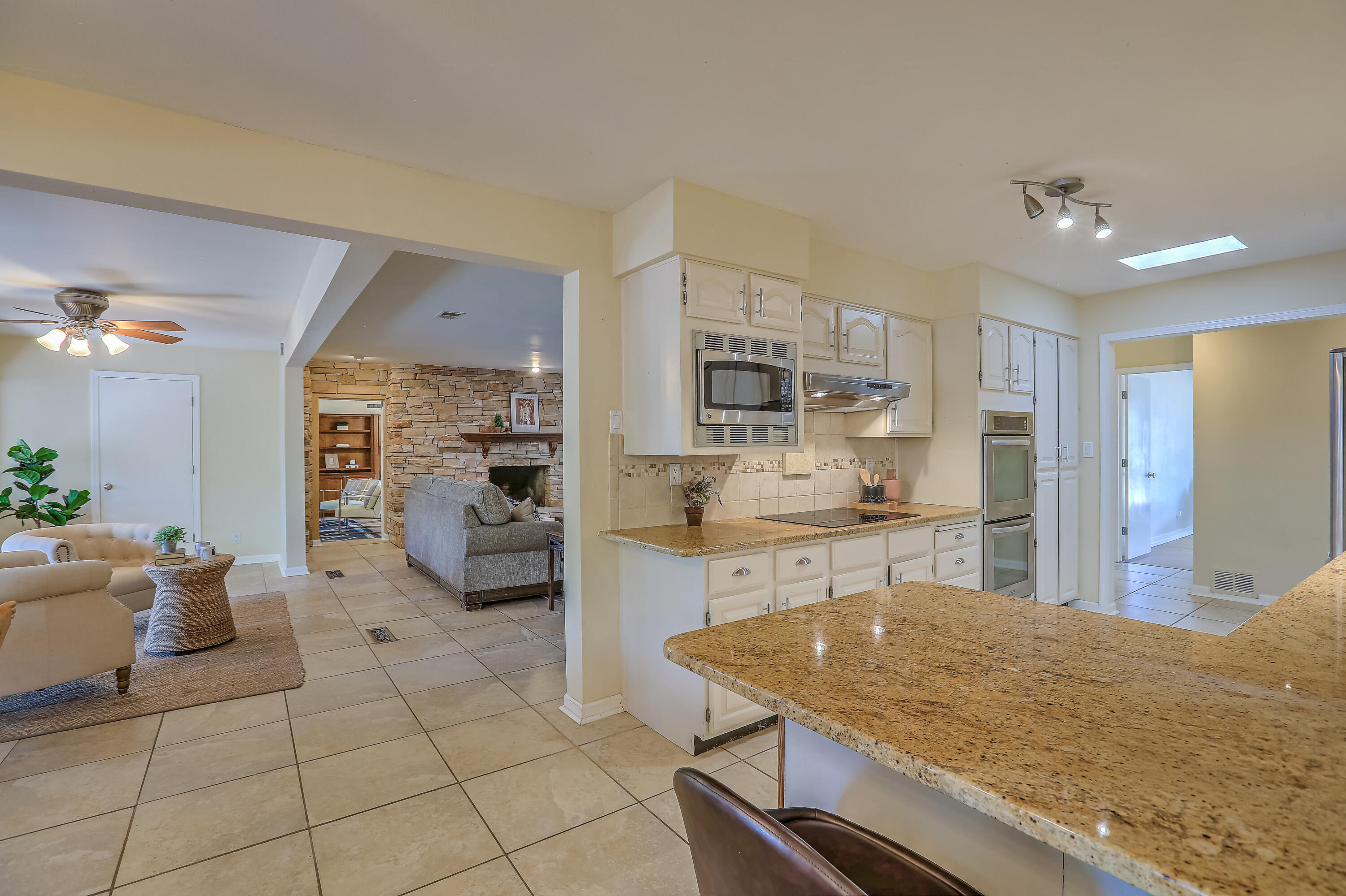 1020 BRAZOS Place SE