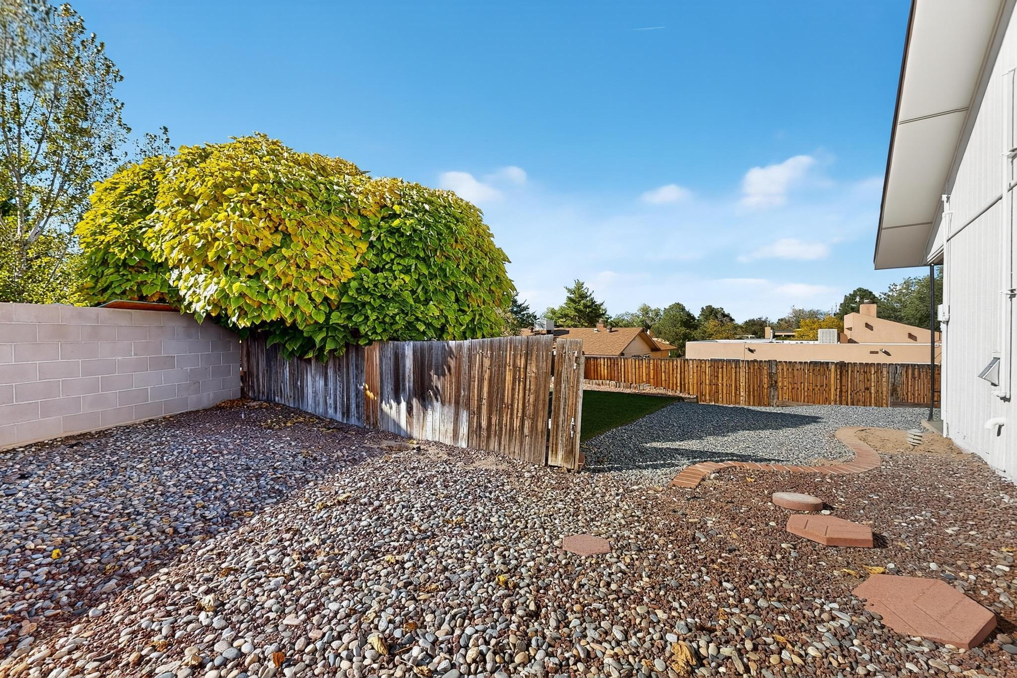 5432 Mariposa Drive NW