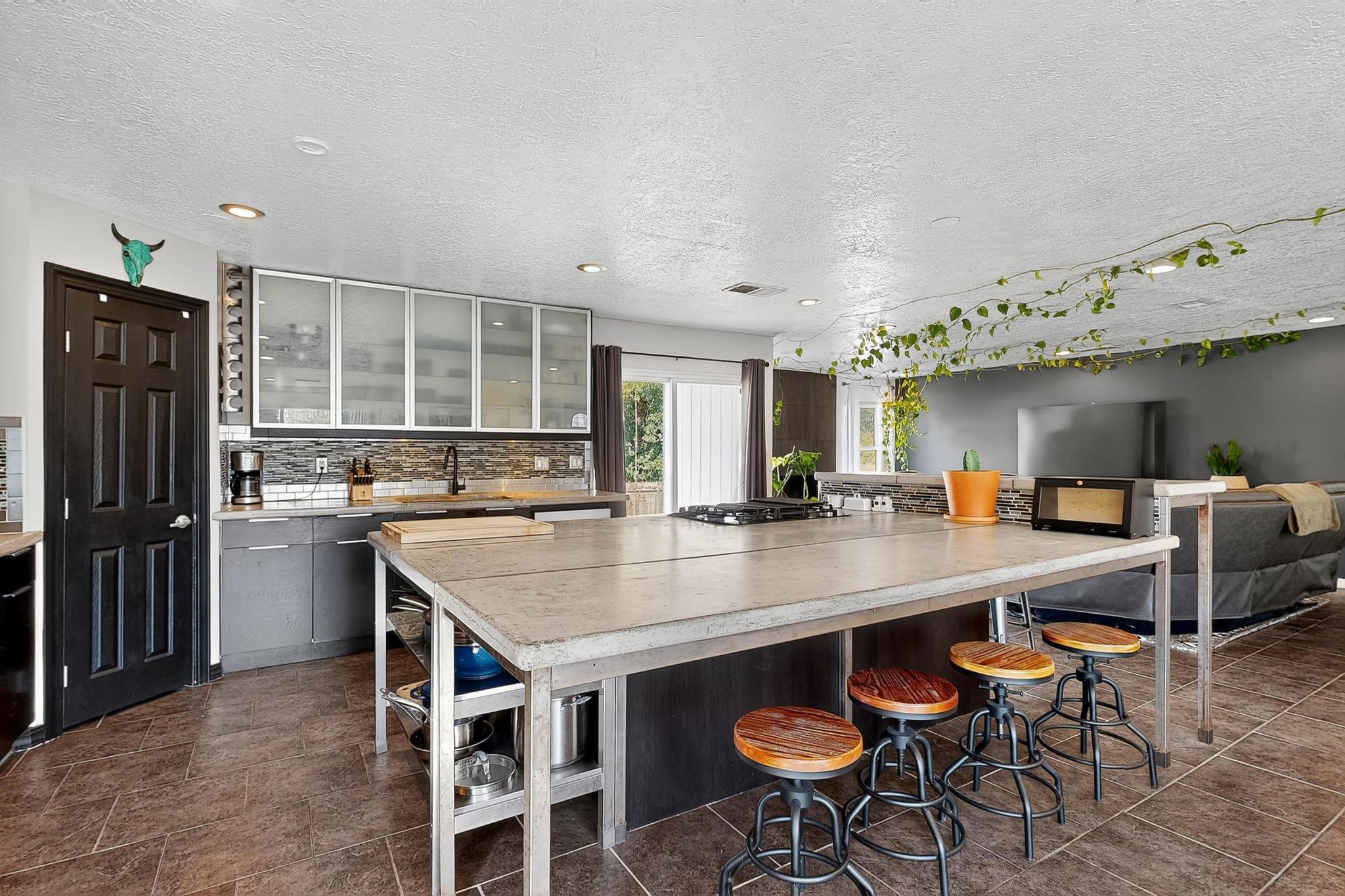 5432 Mariposa Drive NW