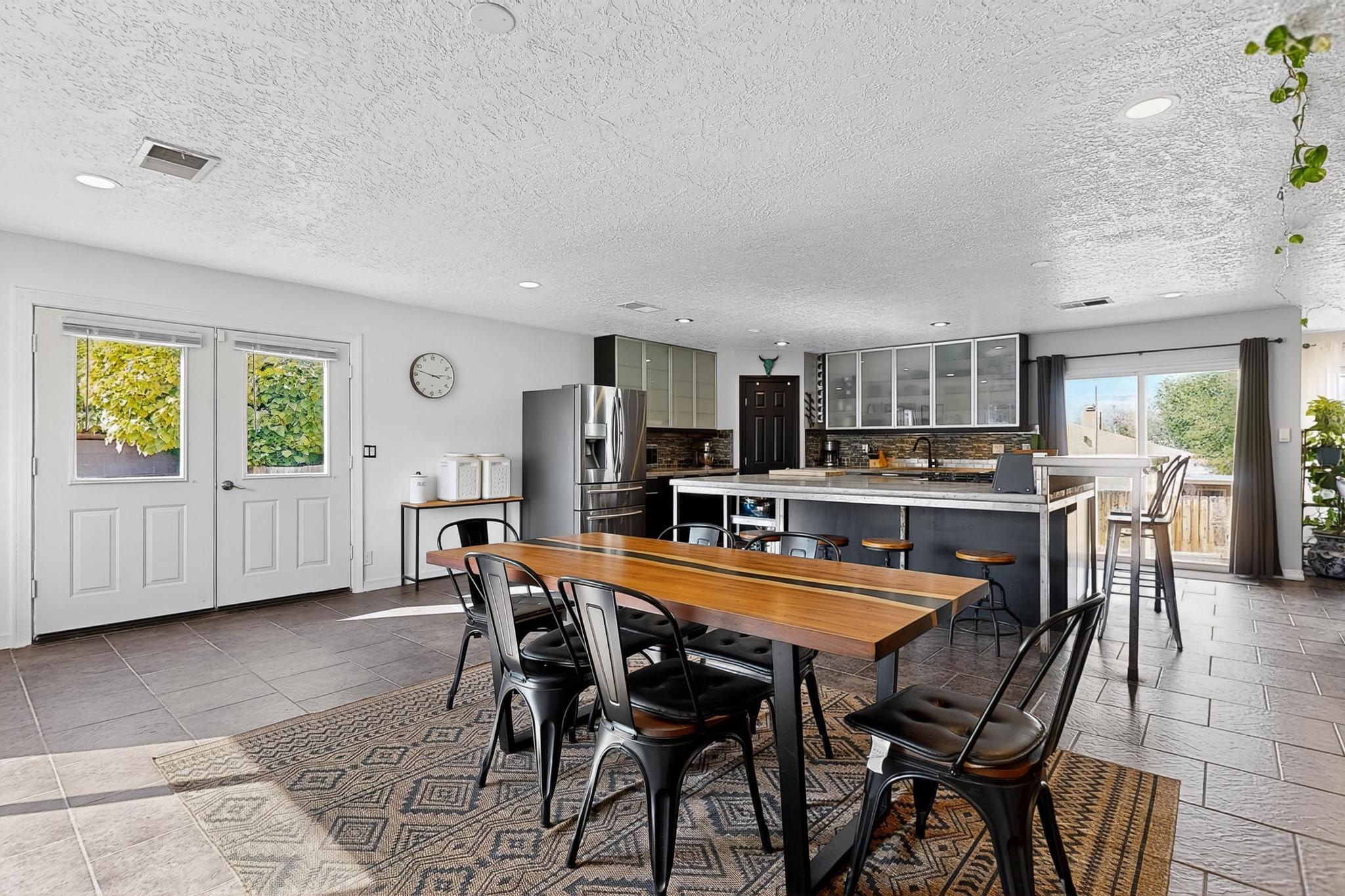 5432 Mariposa Drive NW