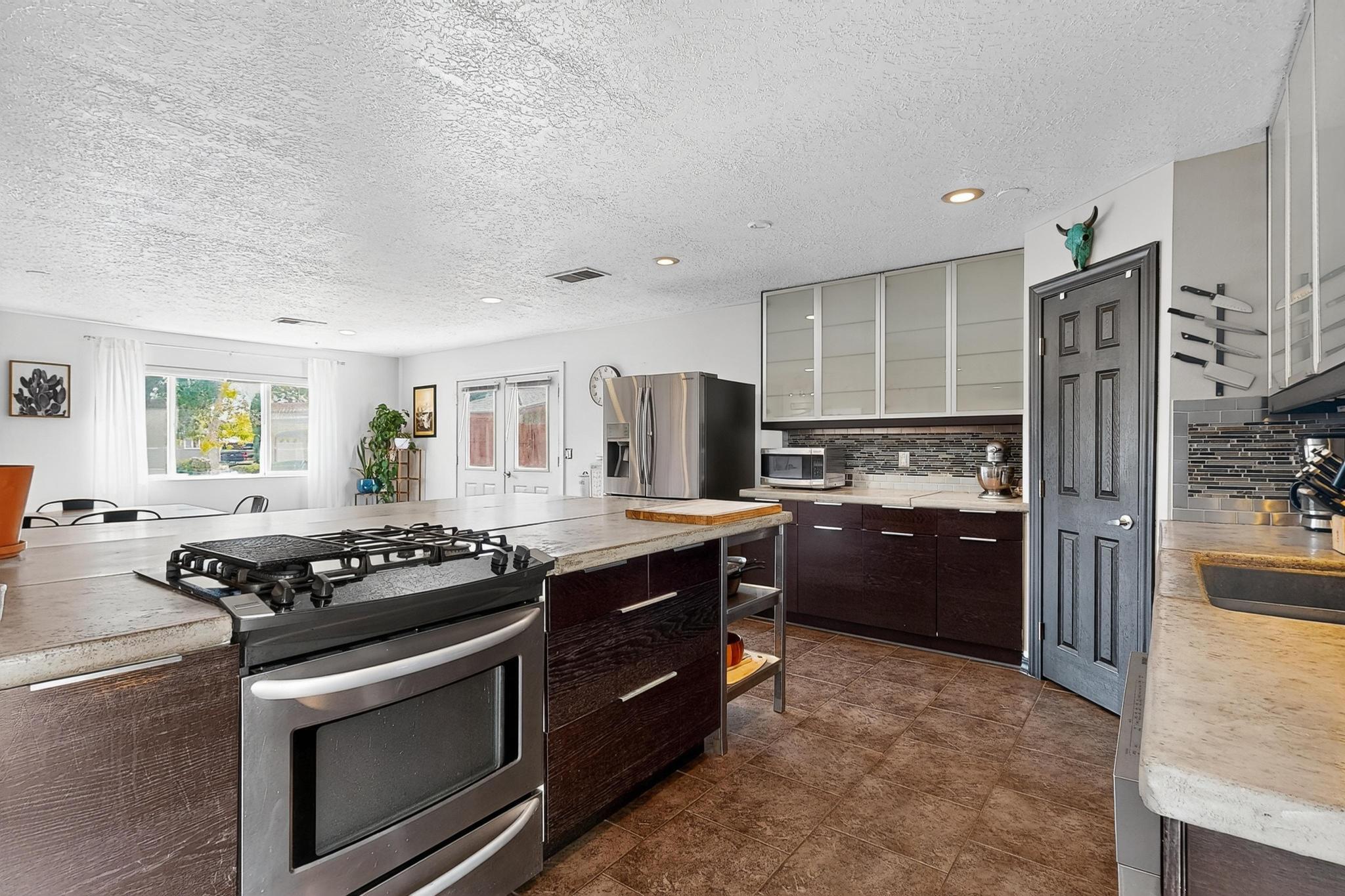 5432 Mariposa Drive NW