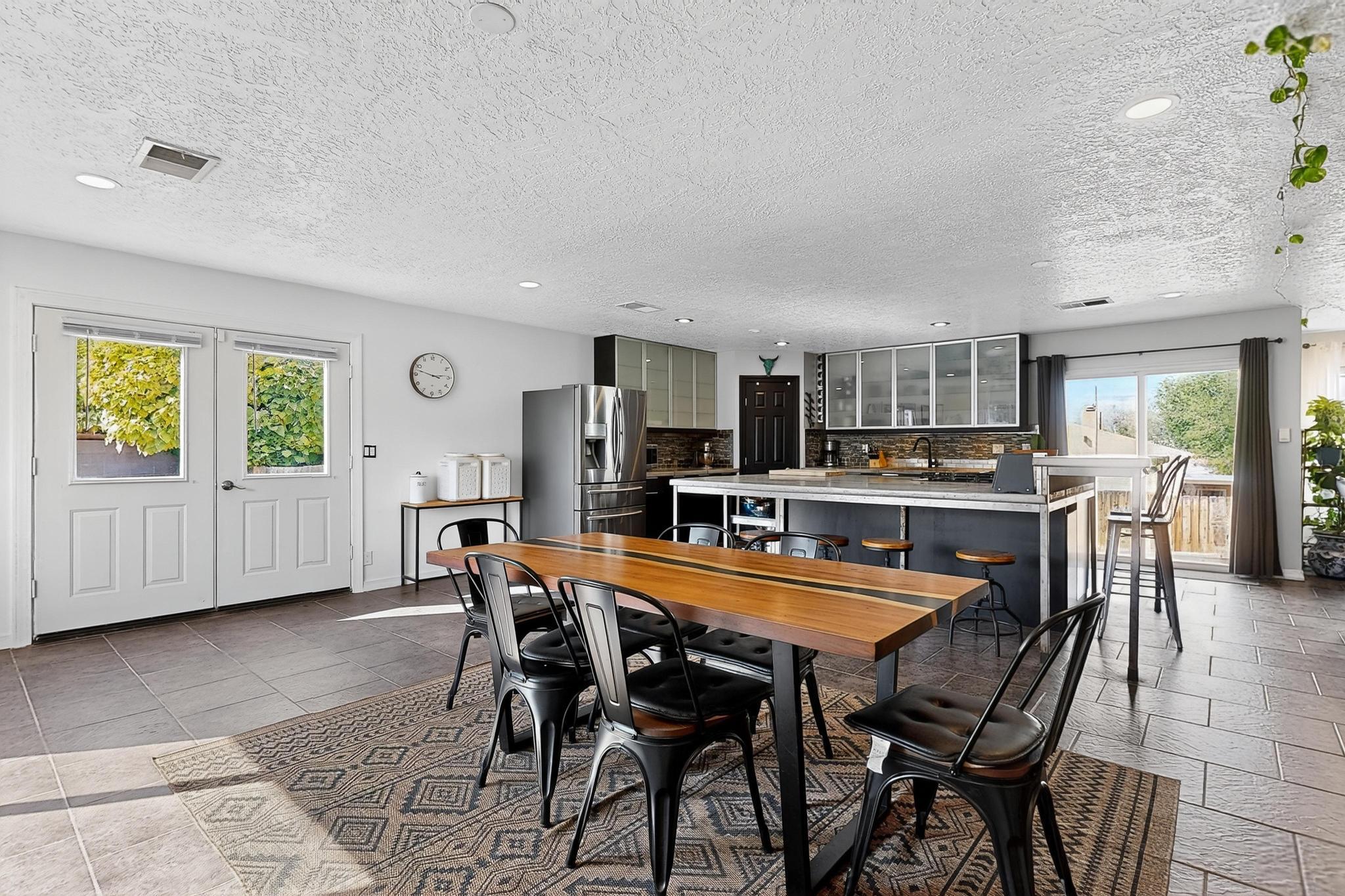 5432 Mariposa Drive NW