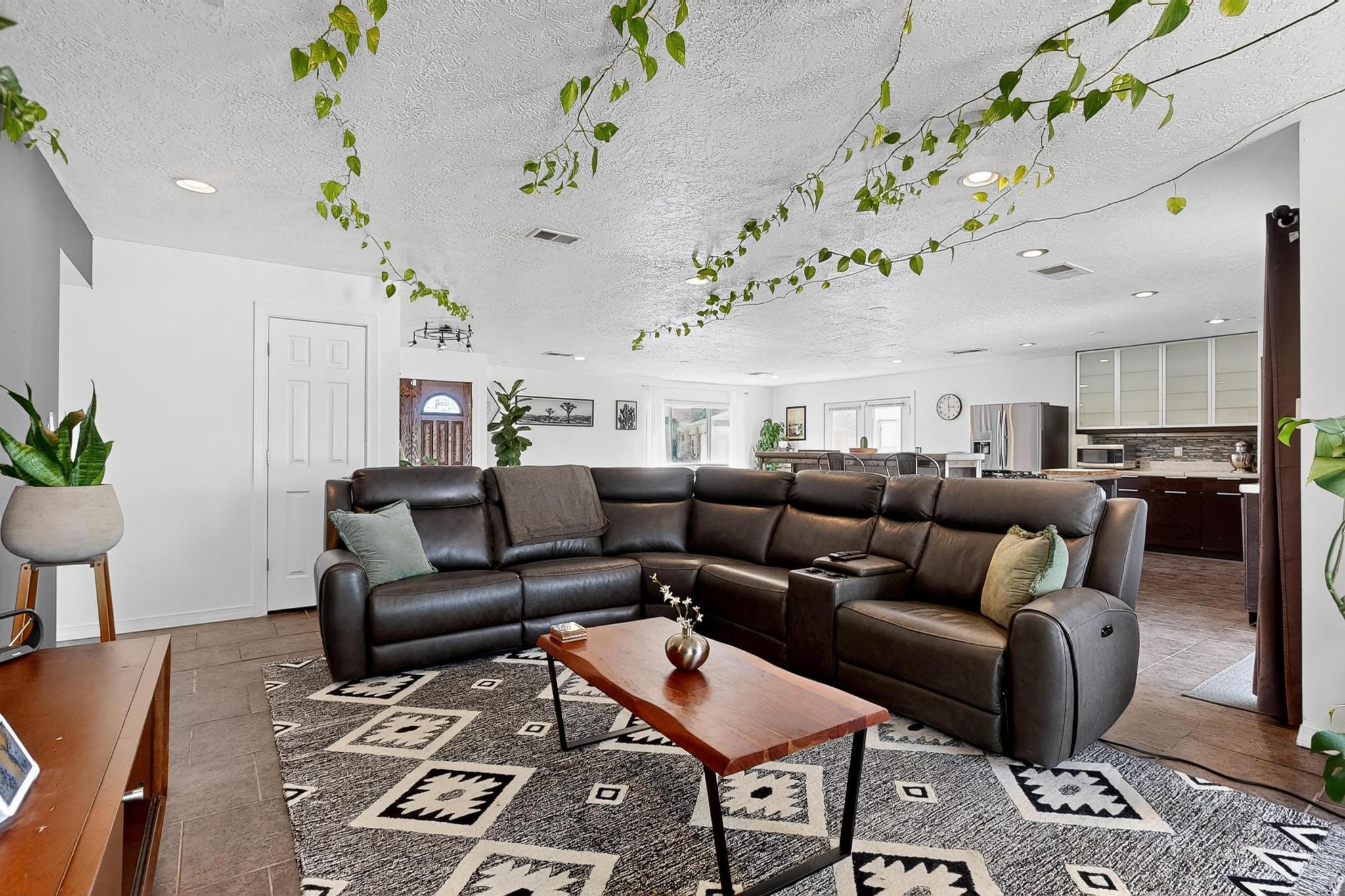 5432 Mariposa Drive NW