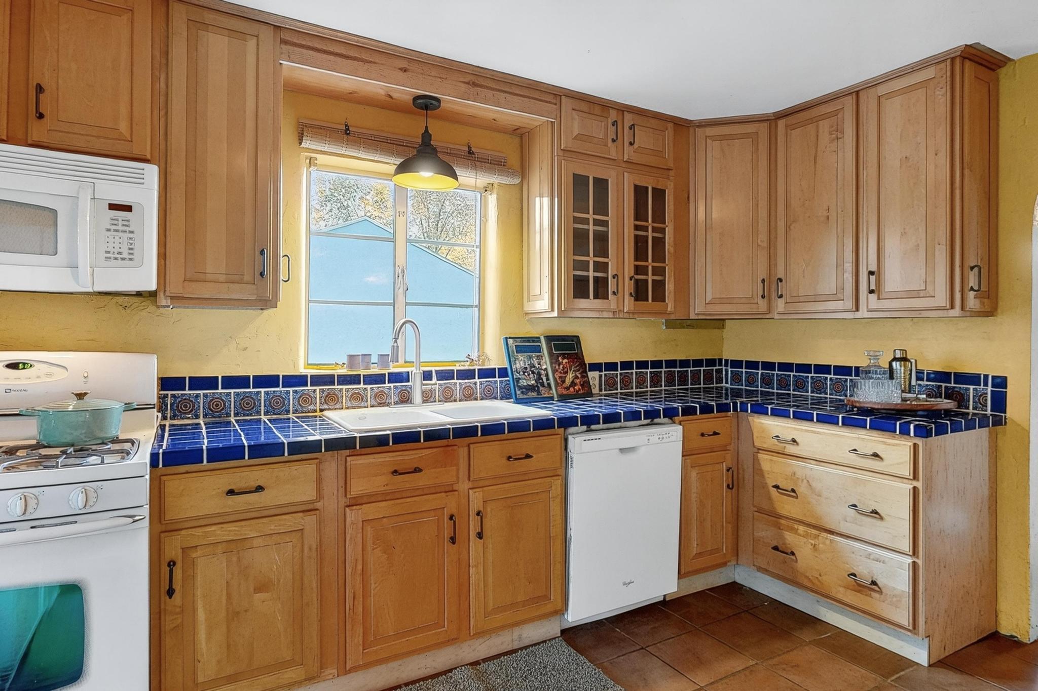 518 Green Valley Road NW