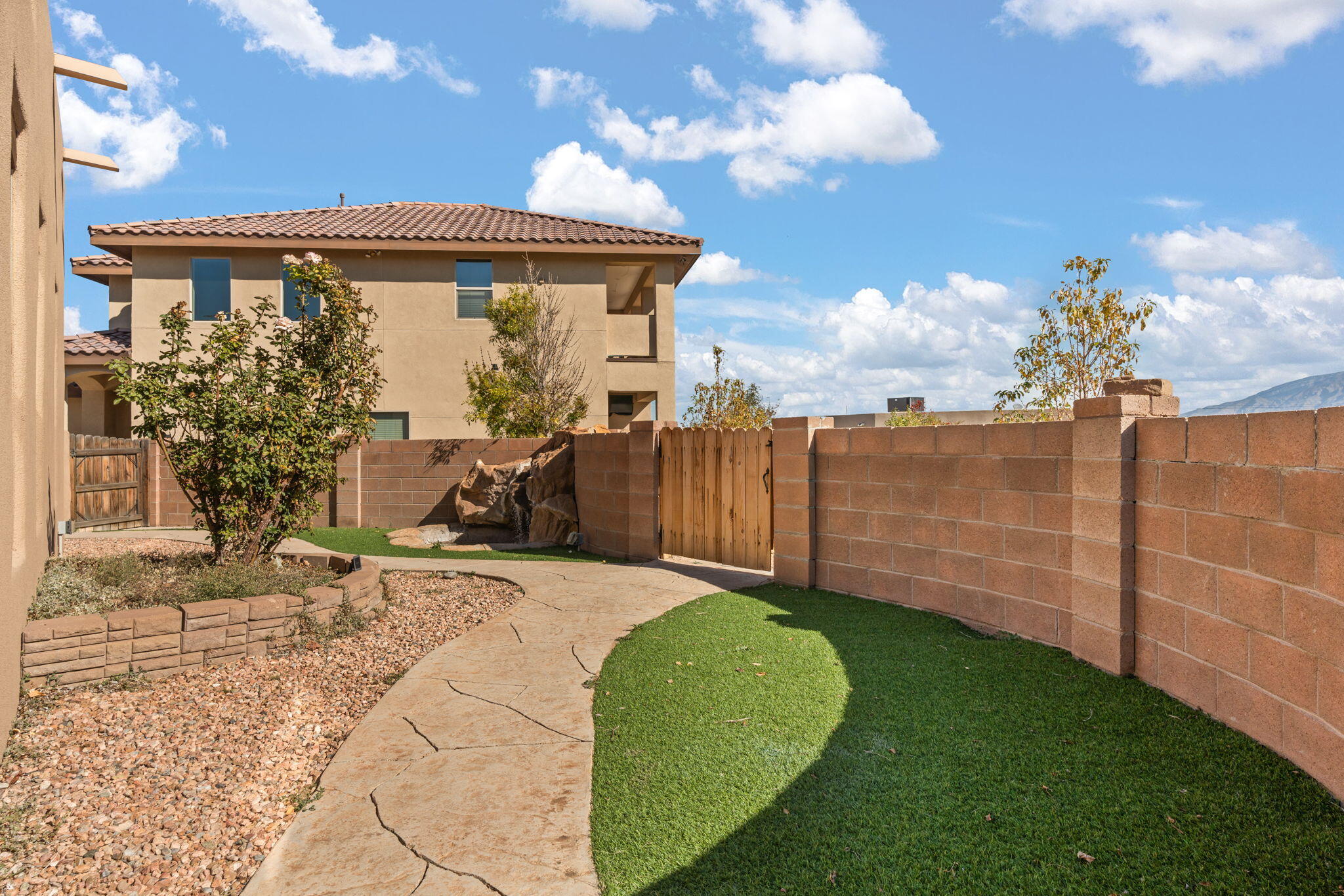 10520 Crestridge Court NW