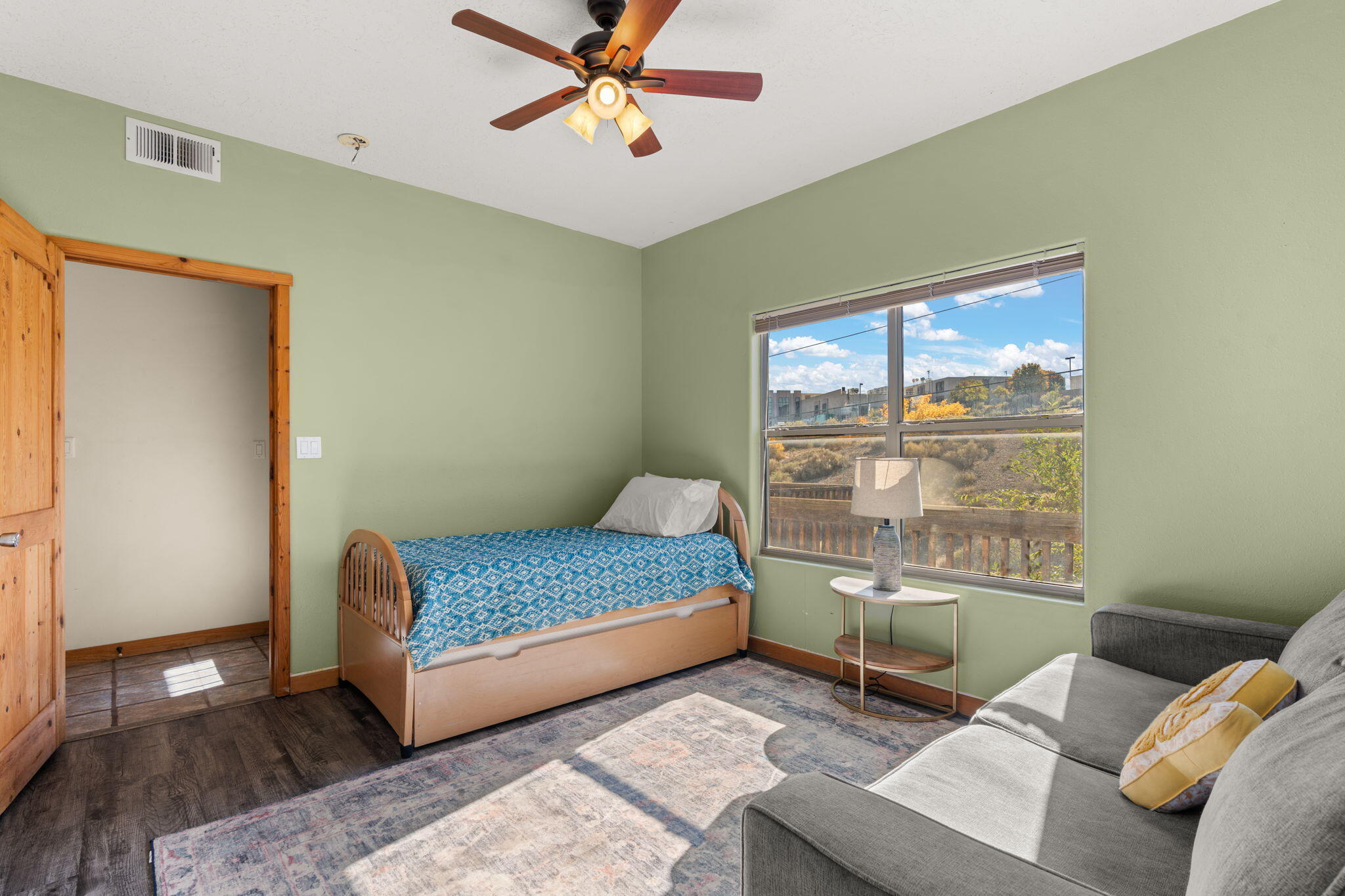 10520 Crestridge Court NW