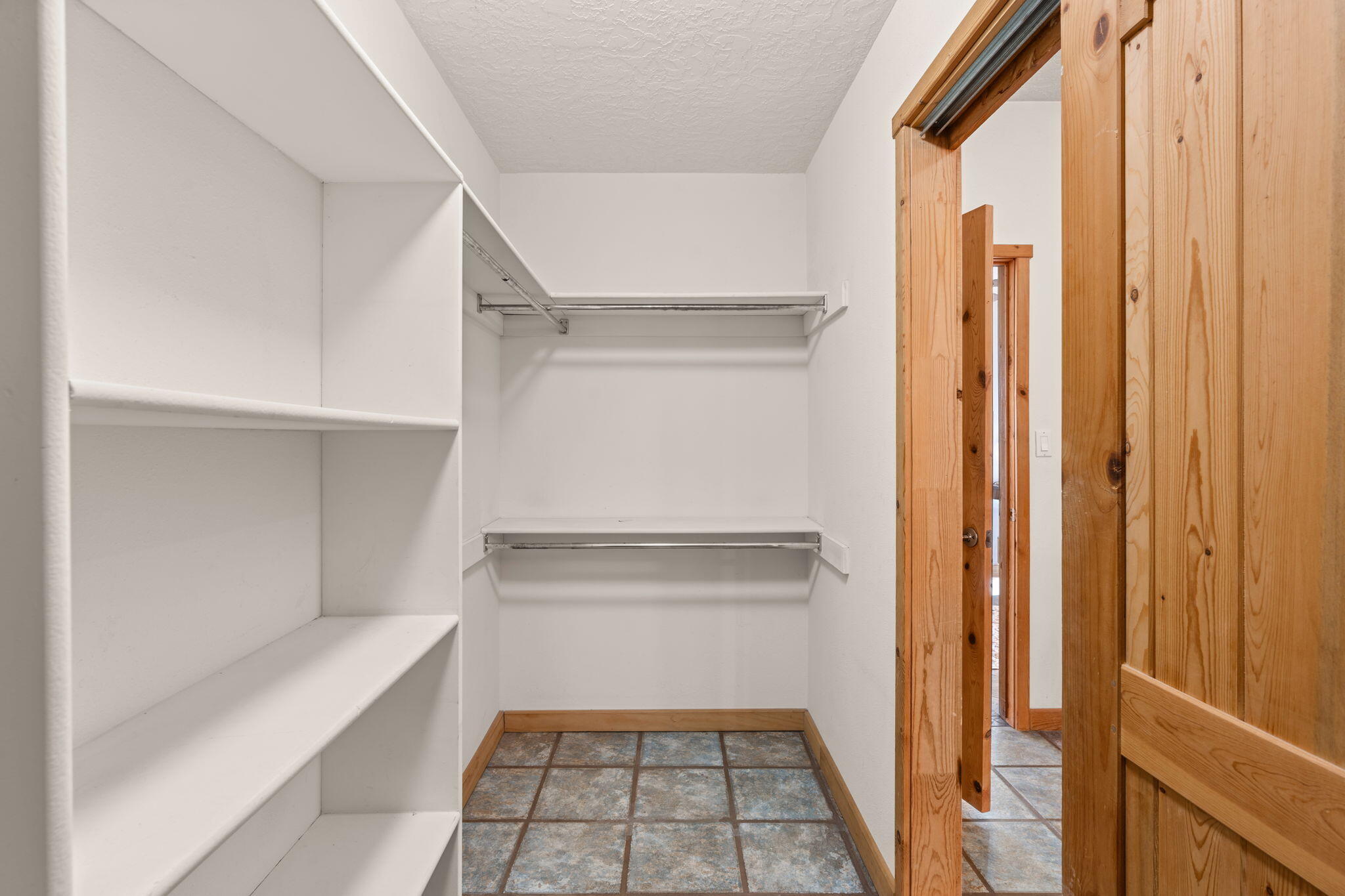 10520 Crestridge Court NW