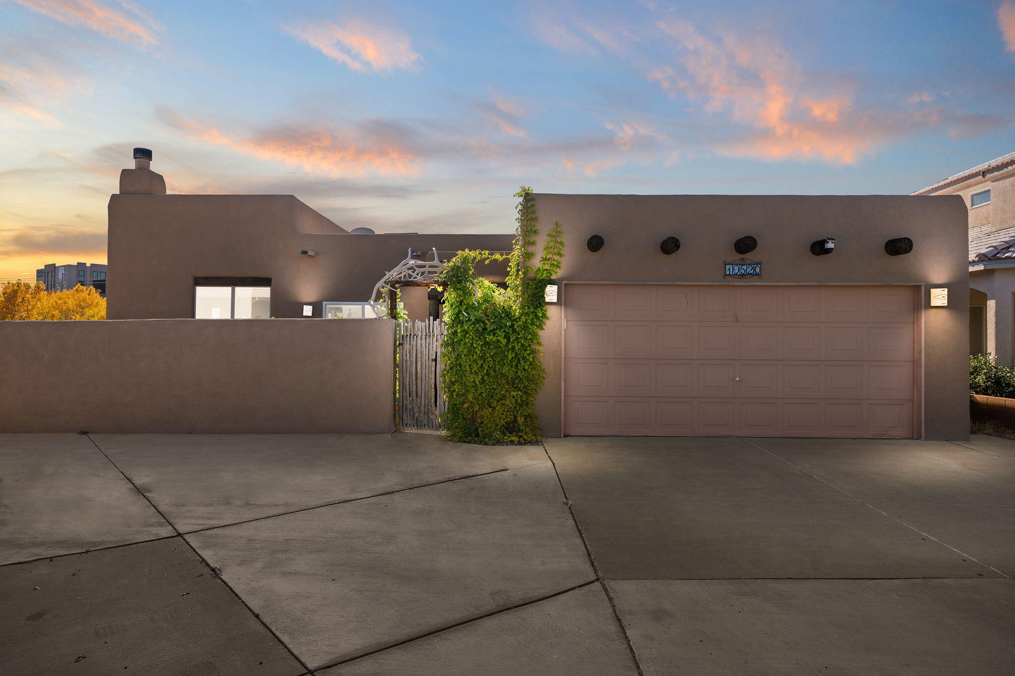 10520 Crestridge Court NW