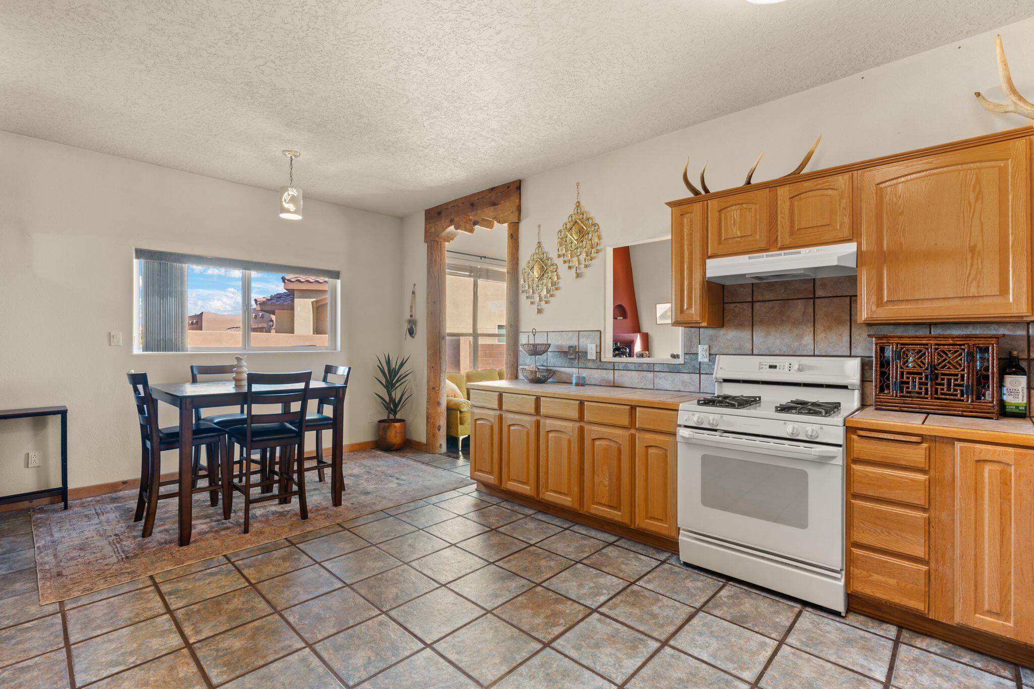 10520 Crestridge Court NW