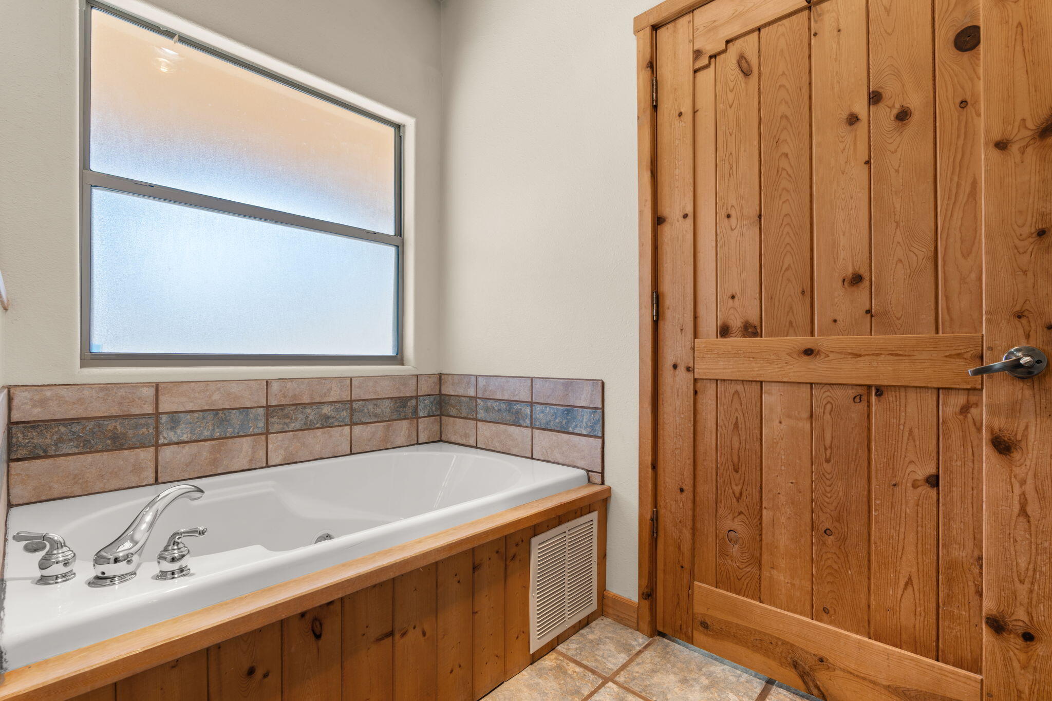 10520 Crestridge Court NW