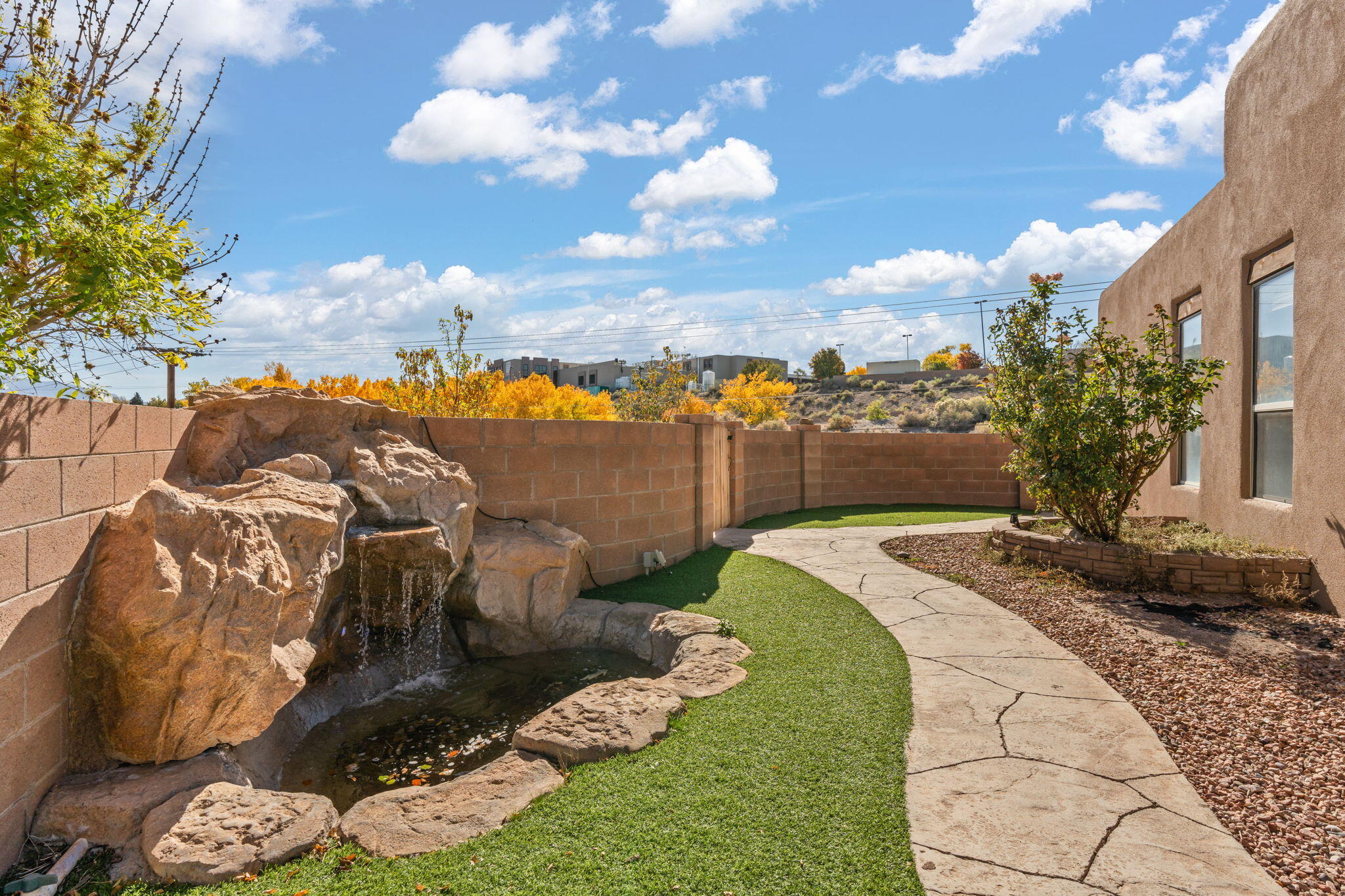 10520 Crestridge Court NW