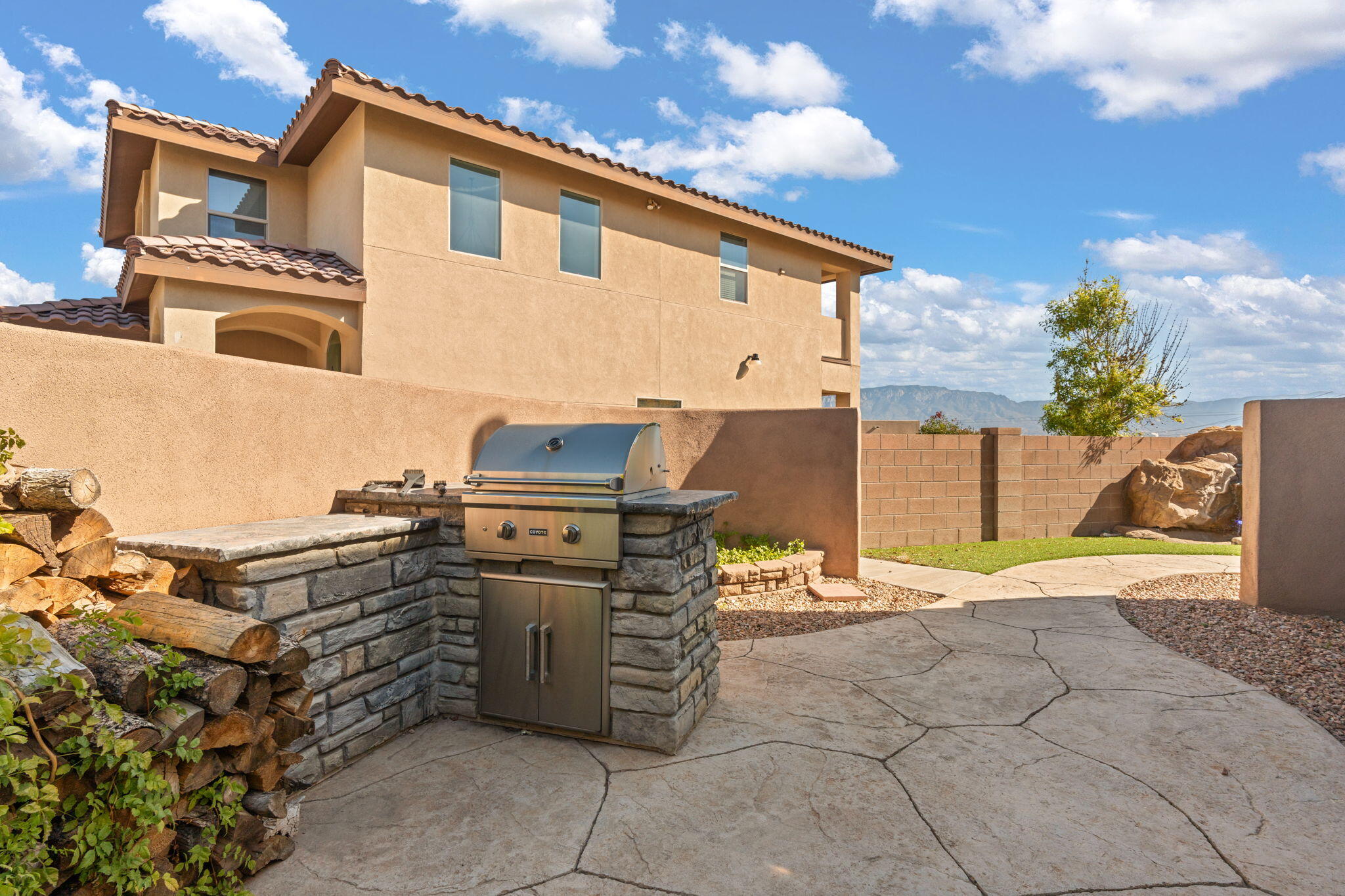 10520 Crestridge Court NW