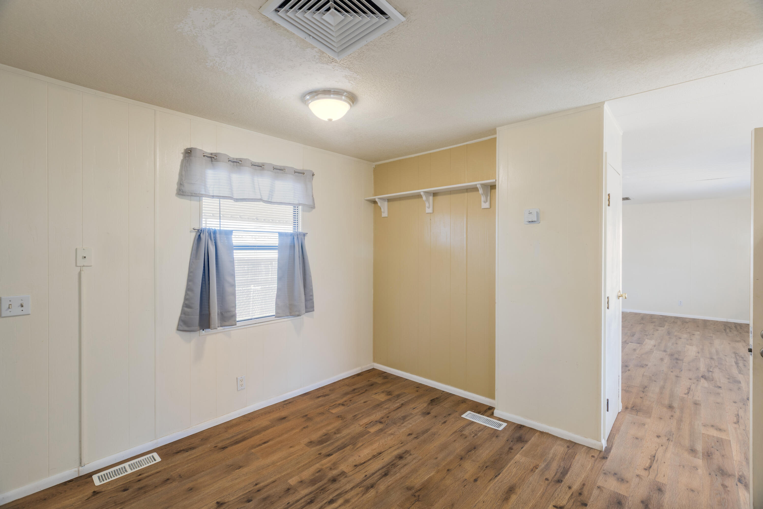 6732 San Bernardino Avenue NE