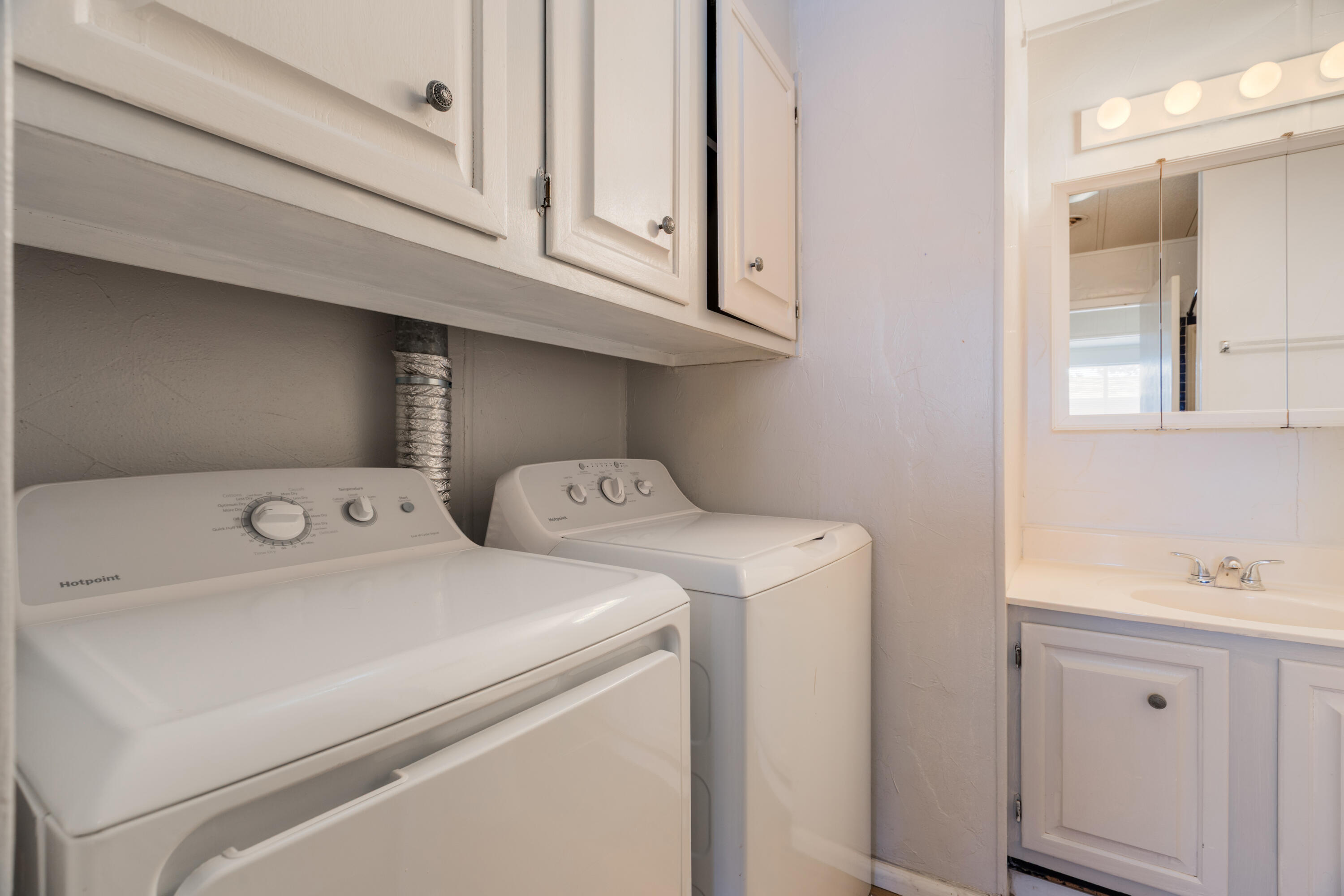 6732 San Bernardino Avenue NE