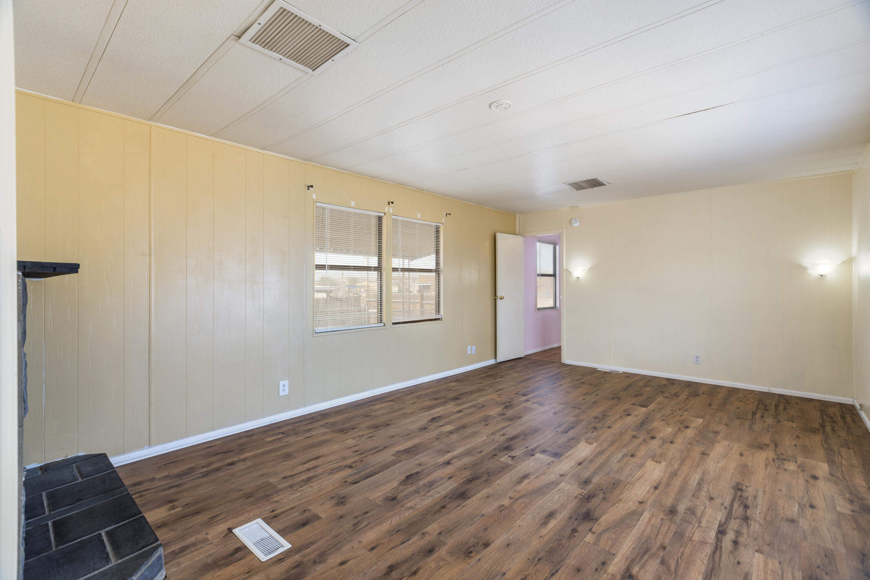 6732 San Bernardino Avenue NE