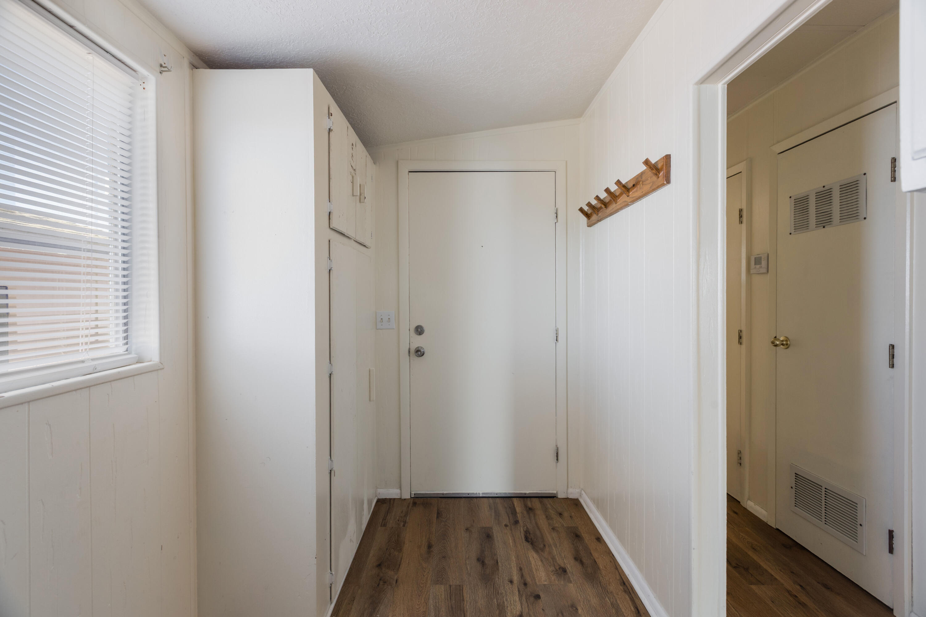 6732 San Bernardino Avenue NE