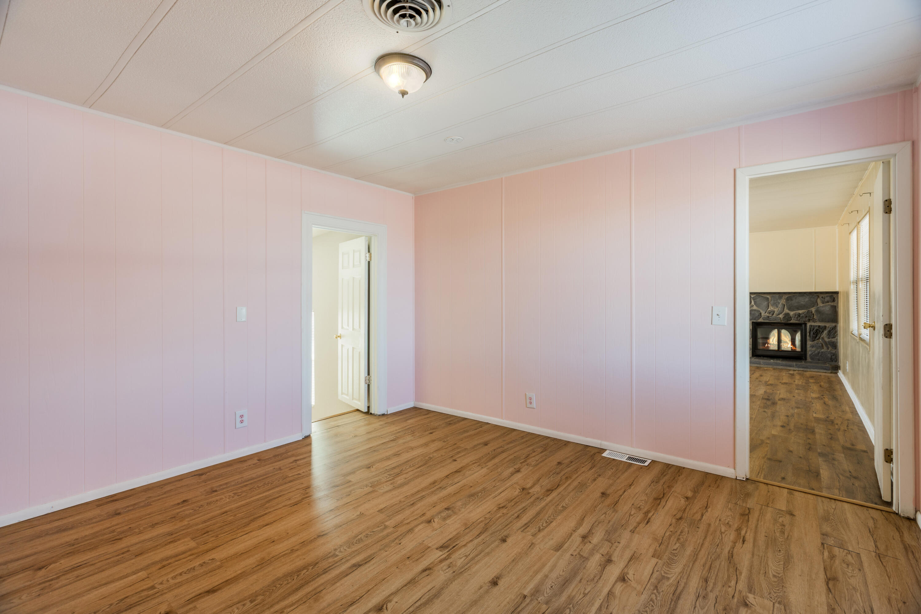 6732 San Bernardino Avenue NE