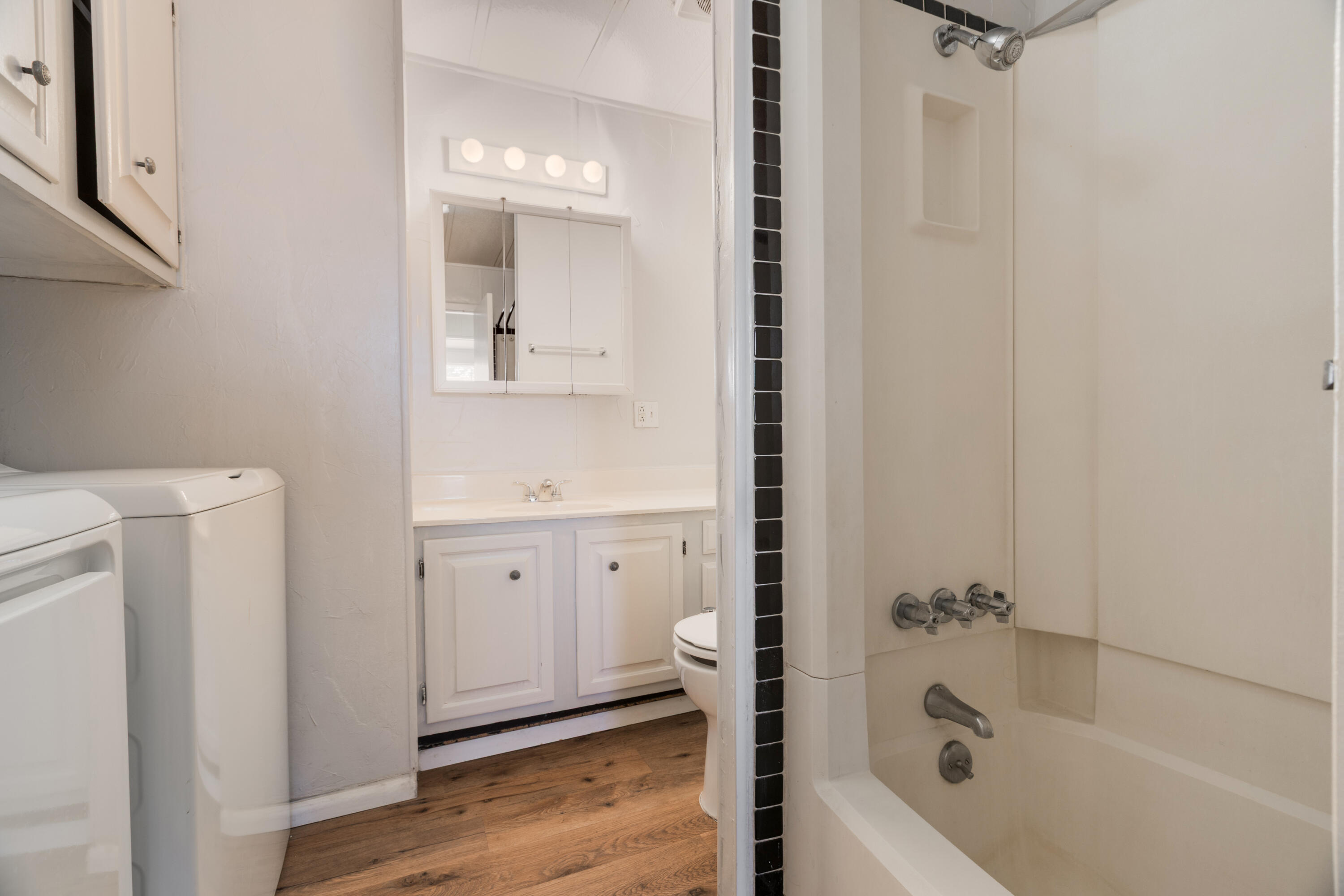 6732 San Bernardino Avenue NE