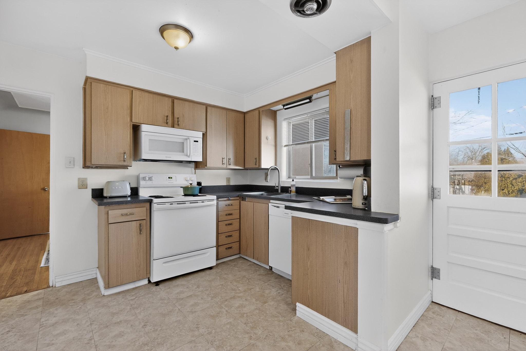 4217 Mackland Avenue NE