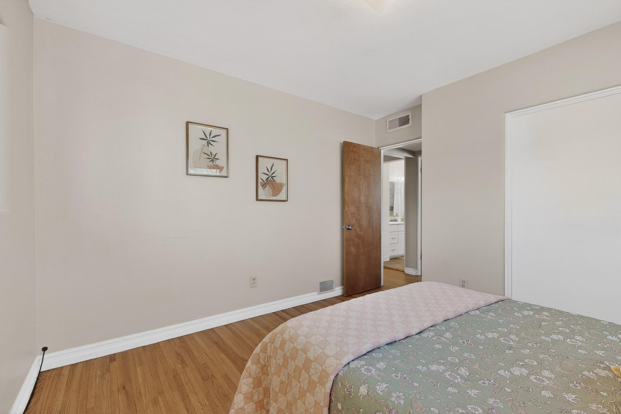 4217 Mackland Avenue NE