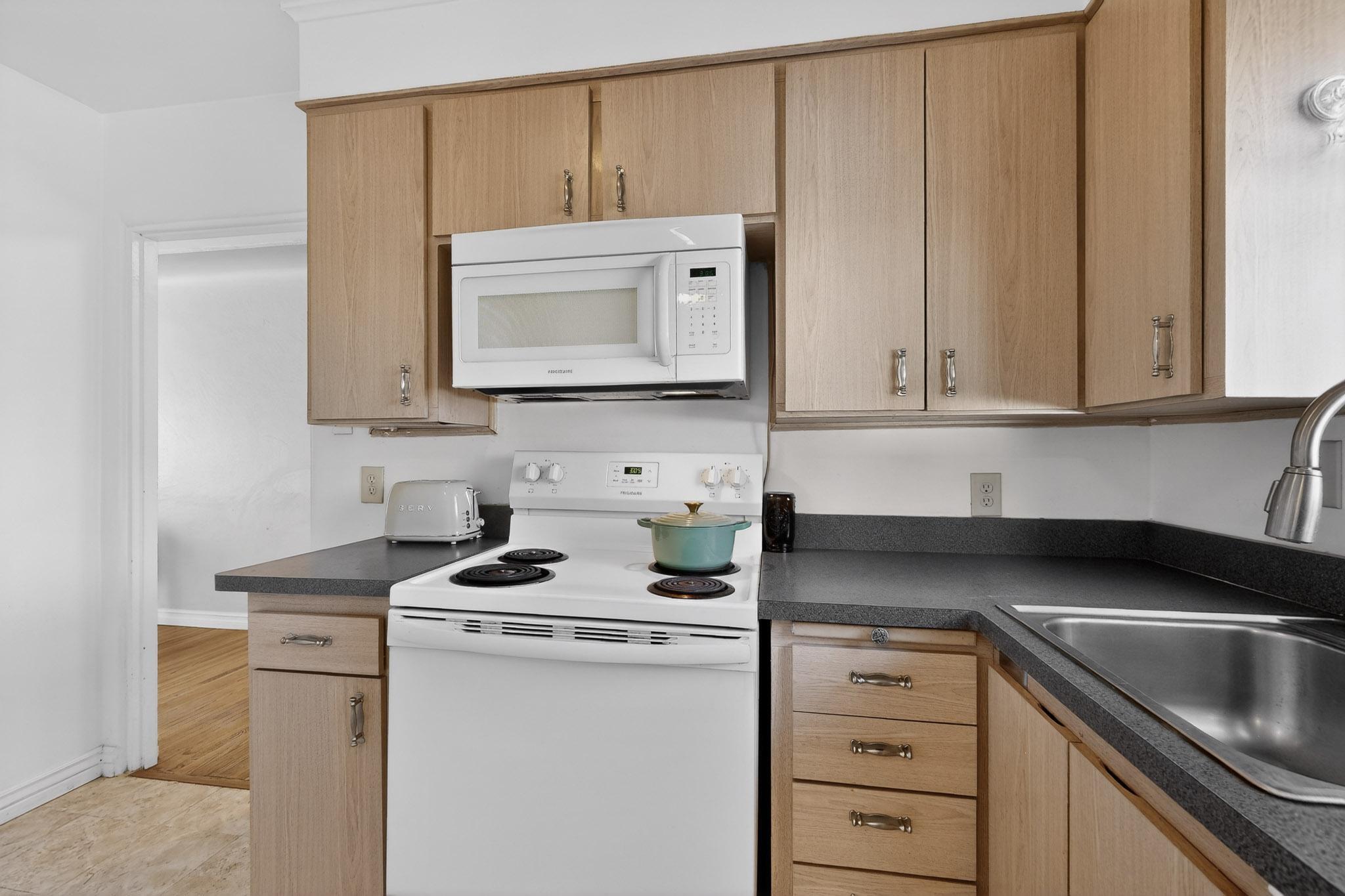 4217 Mackland Avenue NE