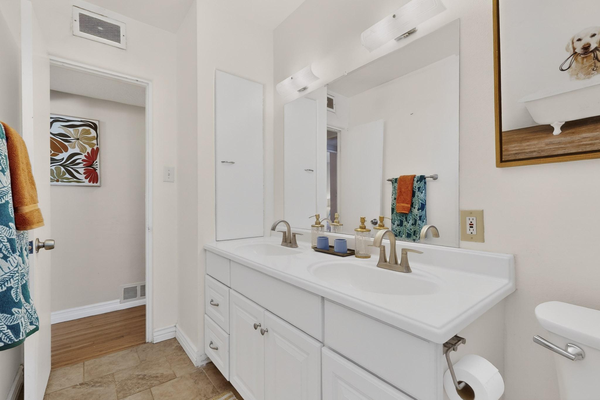 4217 Mackland Avenue NE