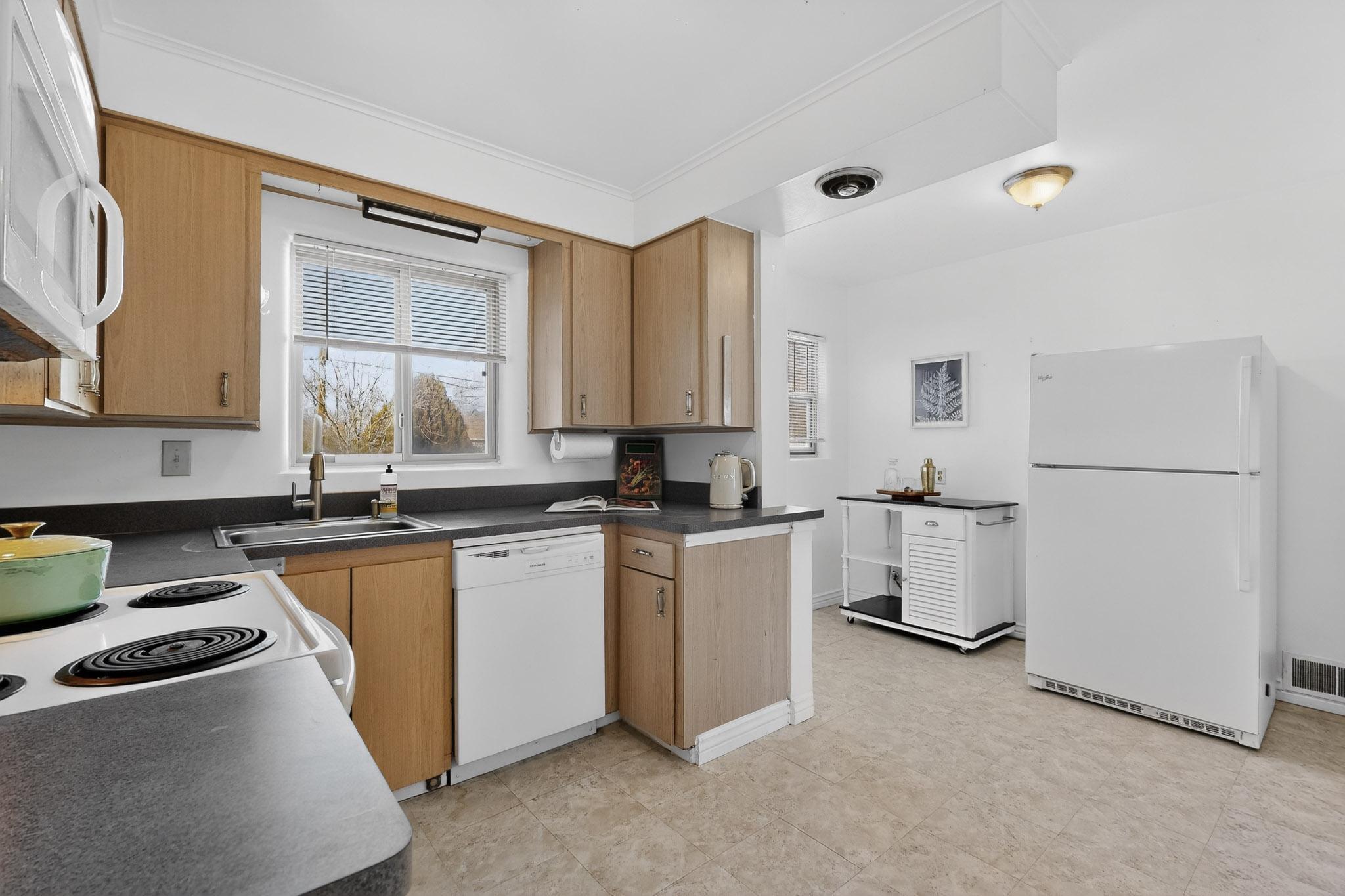 4217 Mackland Avenue NE