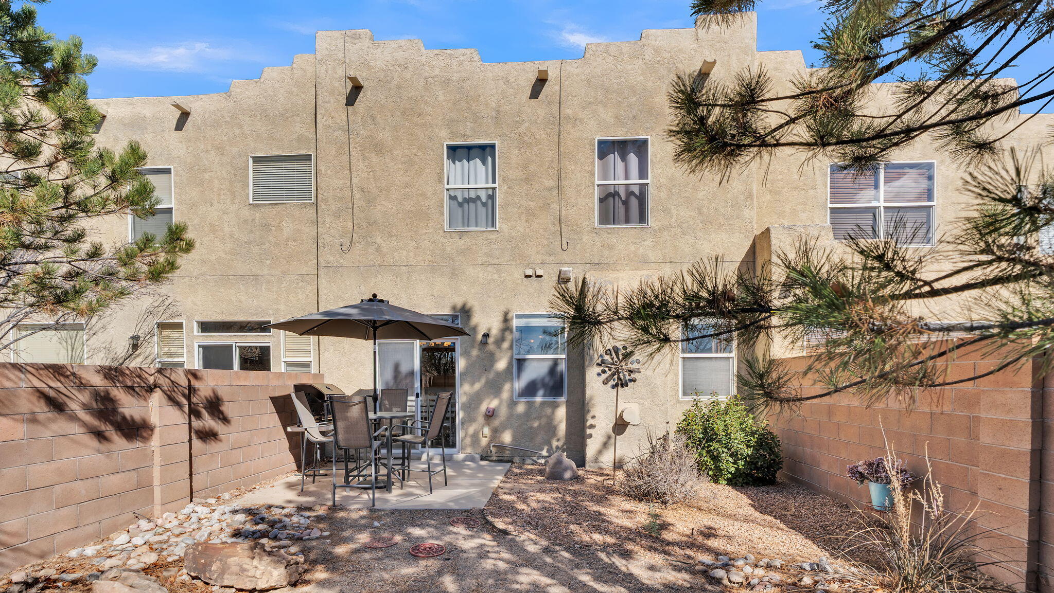 6532 Los Pueblos Place NW