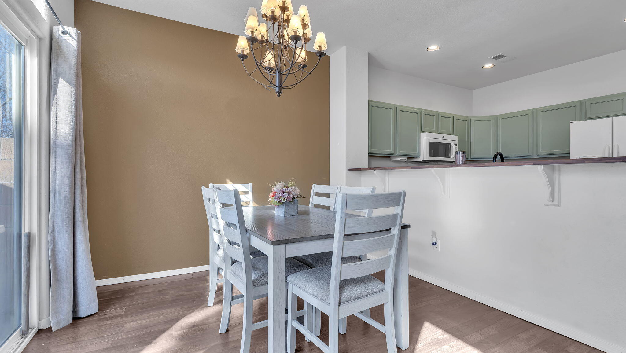 6532 Los Pueblos Place NW