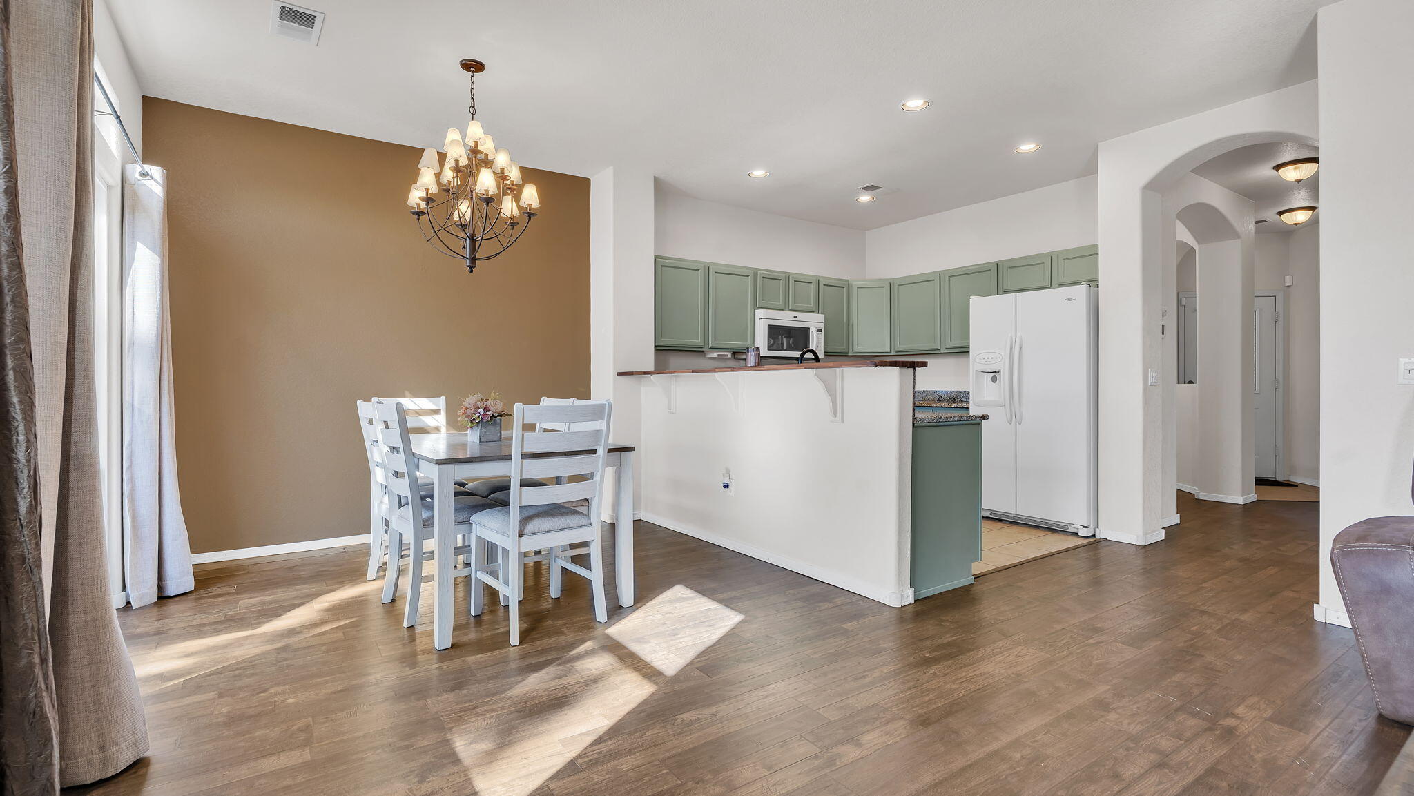 6532 Los Pueblos Place NW