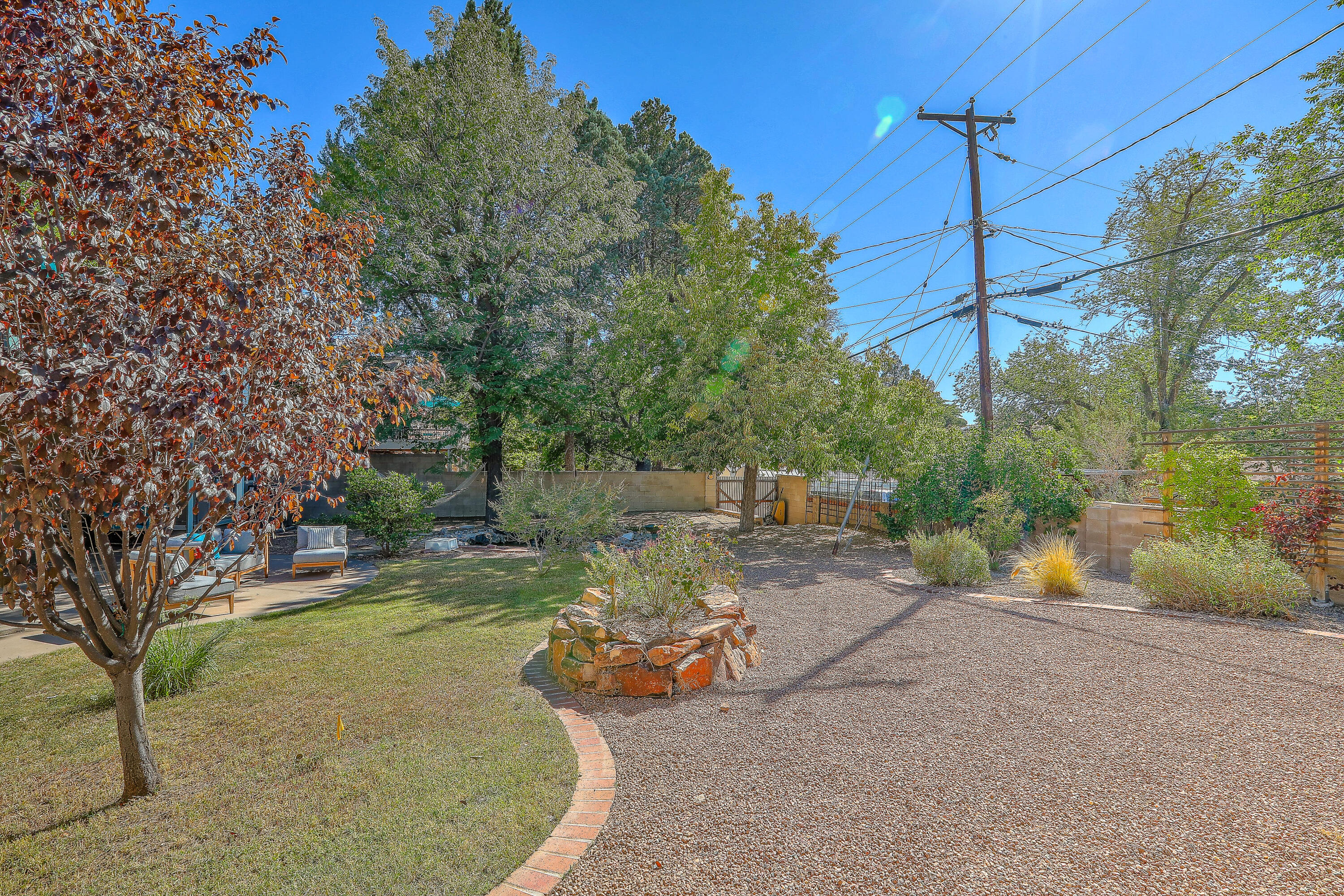 707 Richmond Drive SE