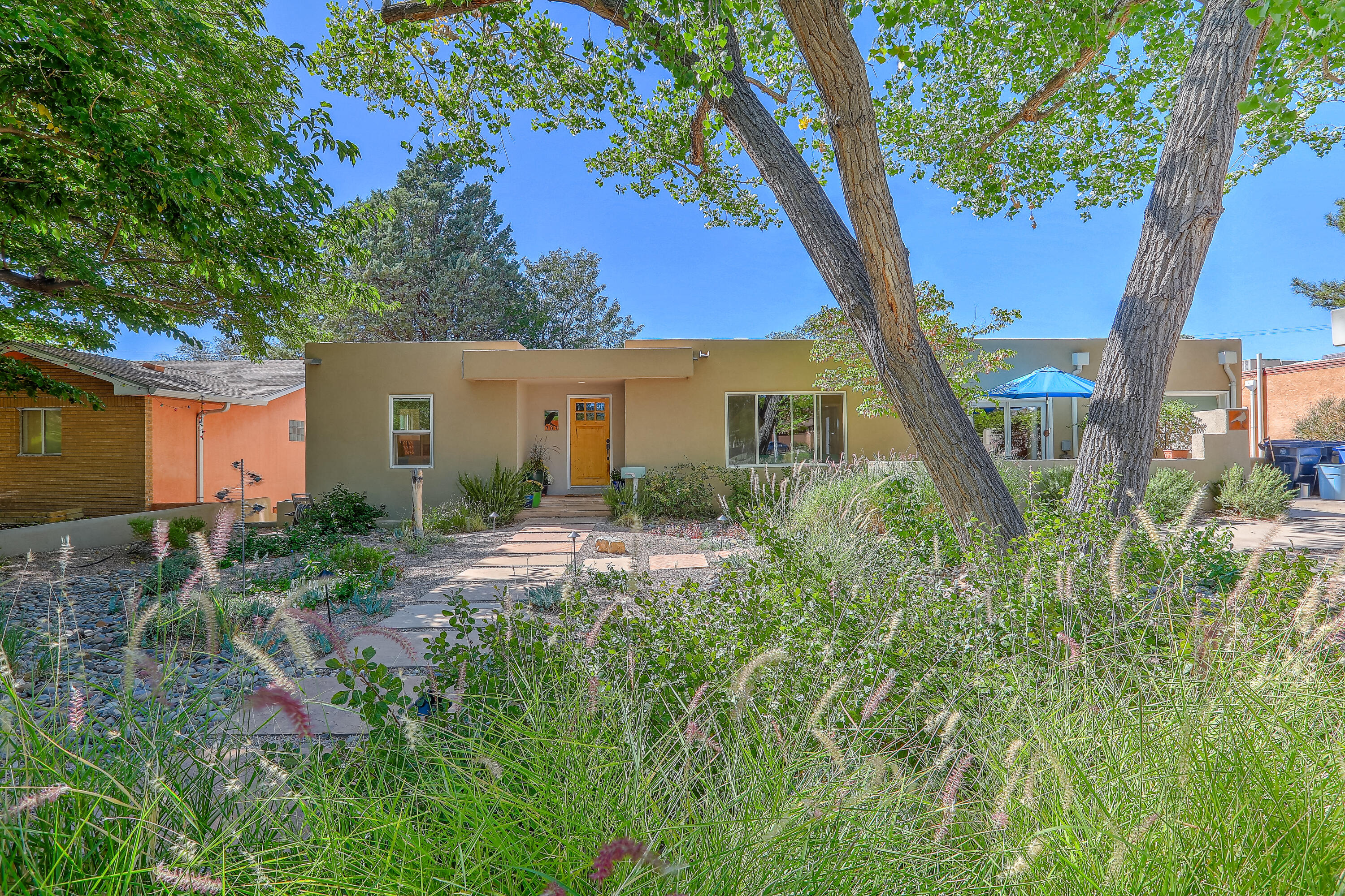 707 Richmond Drive SE