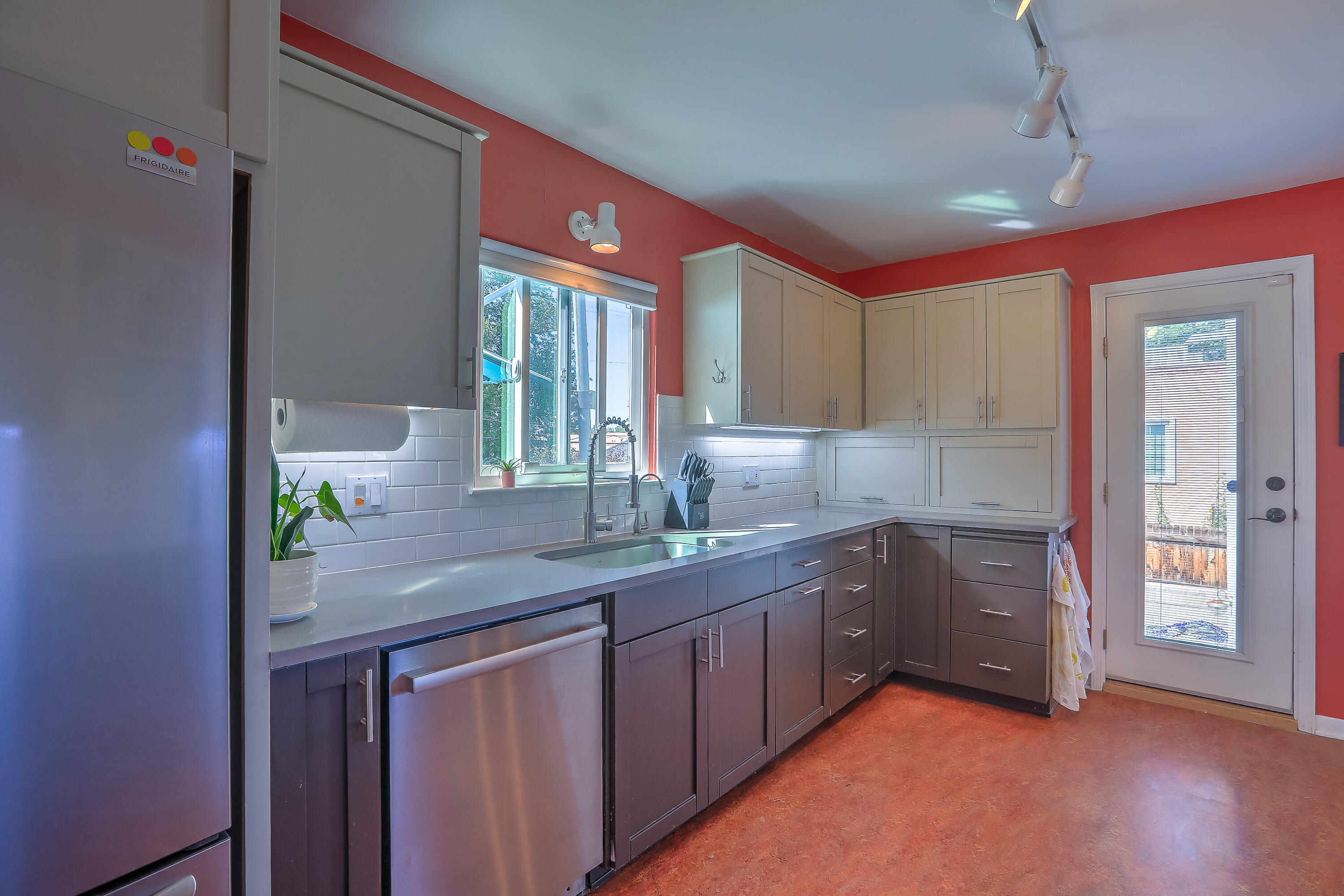 707 Richmond Drive SE